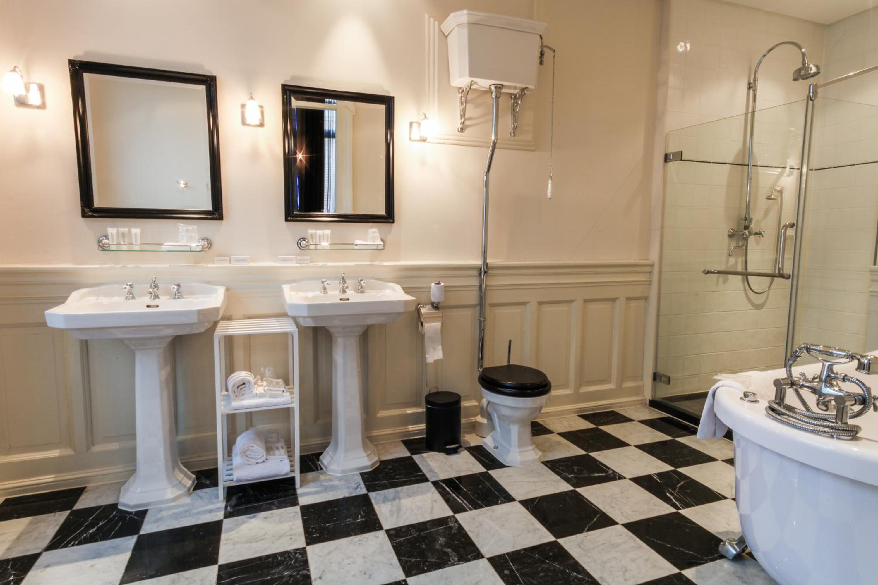 King Suite - Photo 3