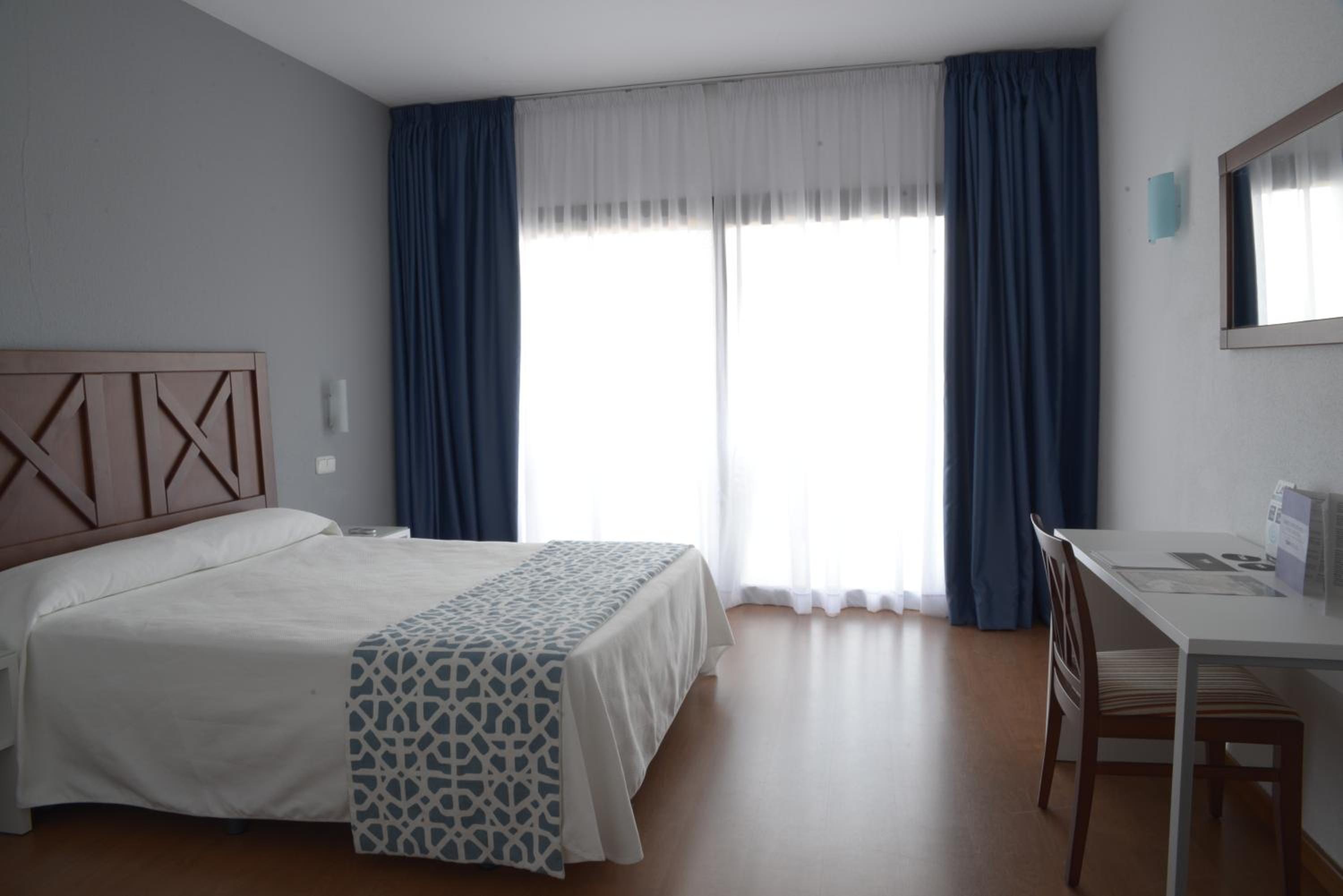 Double Room with Extra Bed Sea View (2 Adults + 1 Child)