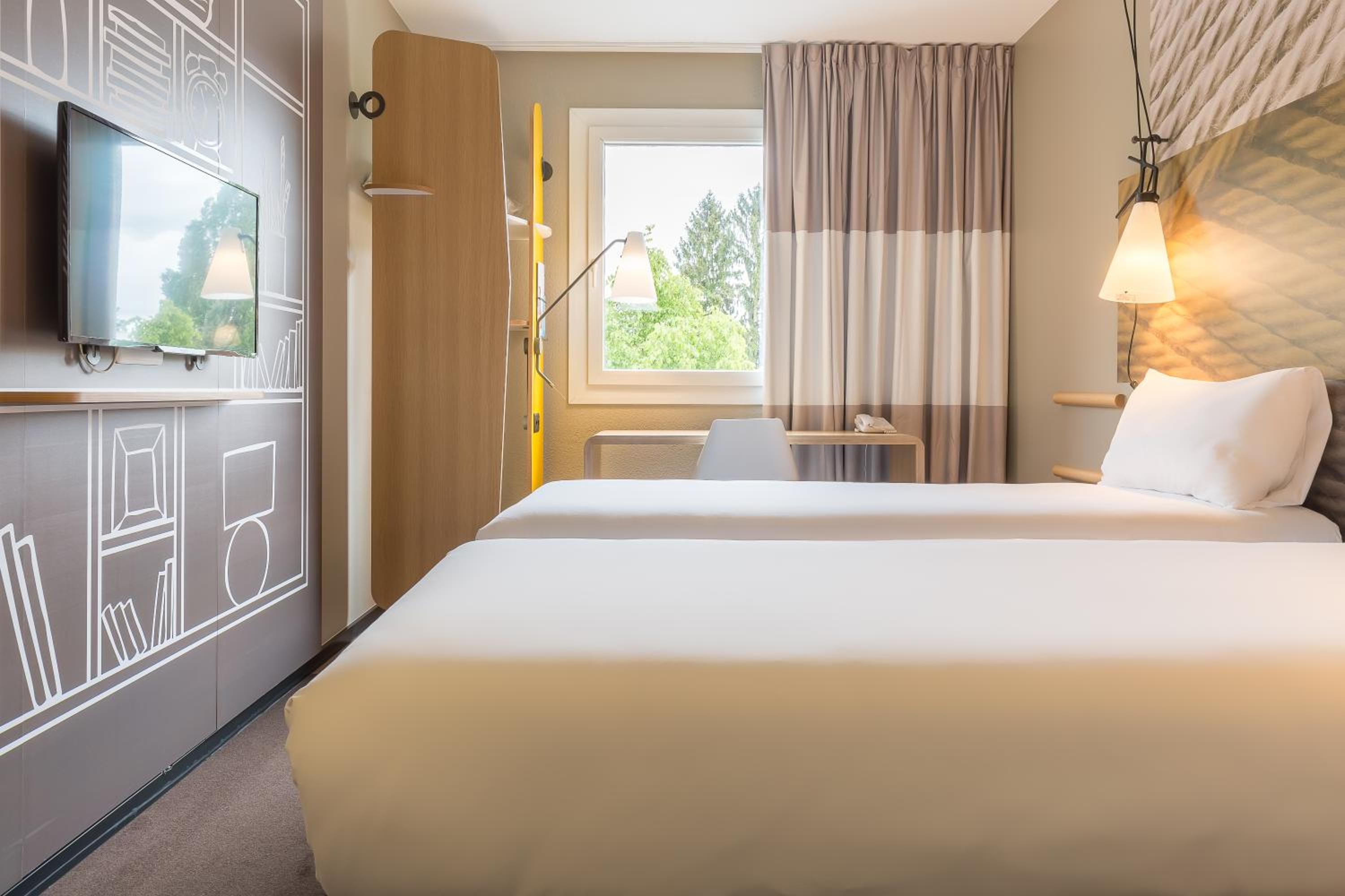 Standard Twin Room - Photo 10