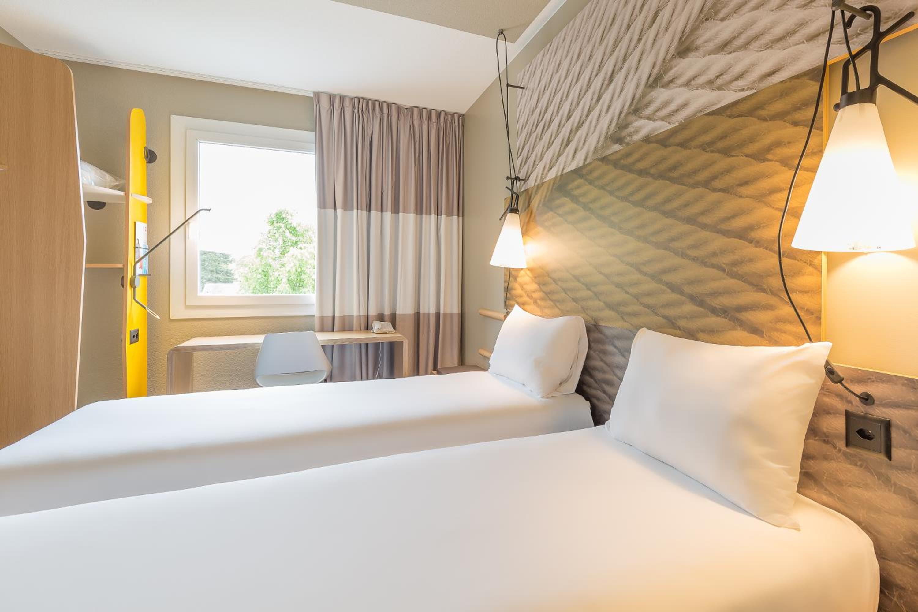 Standard Twin Room - Photo 12