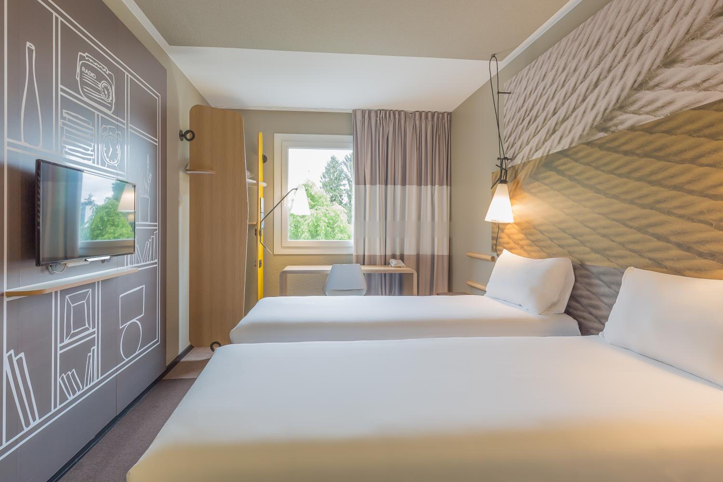 Standard Twin Room - Photo 13