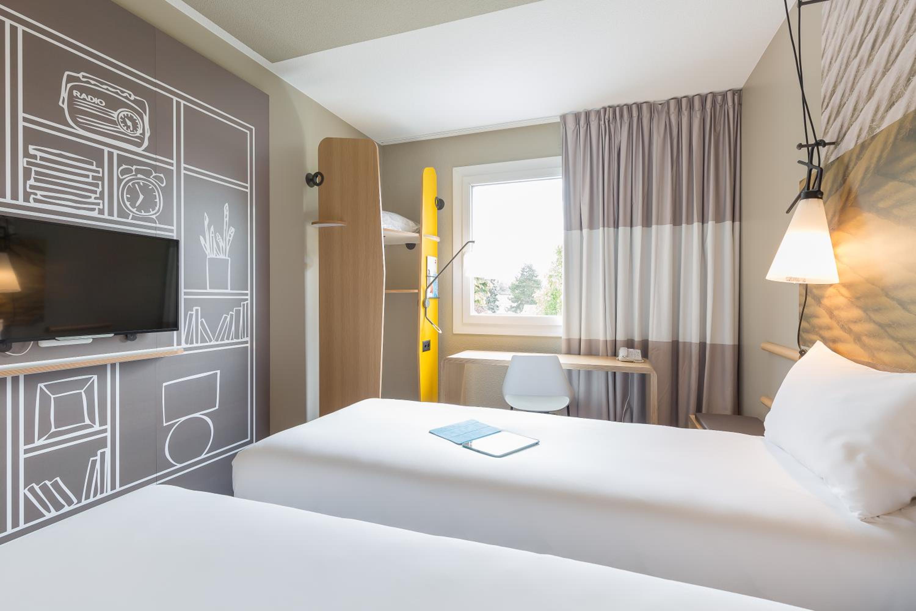 Standard Twin Room - Photo 22