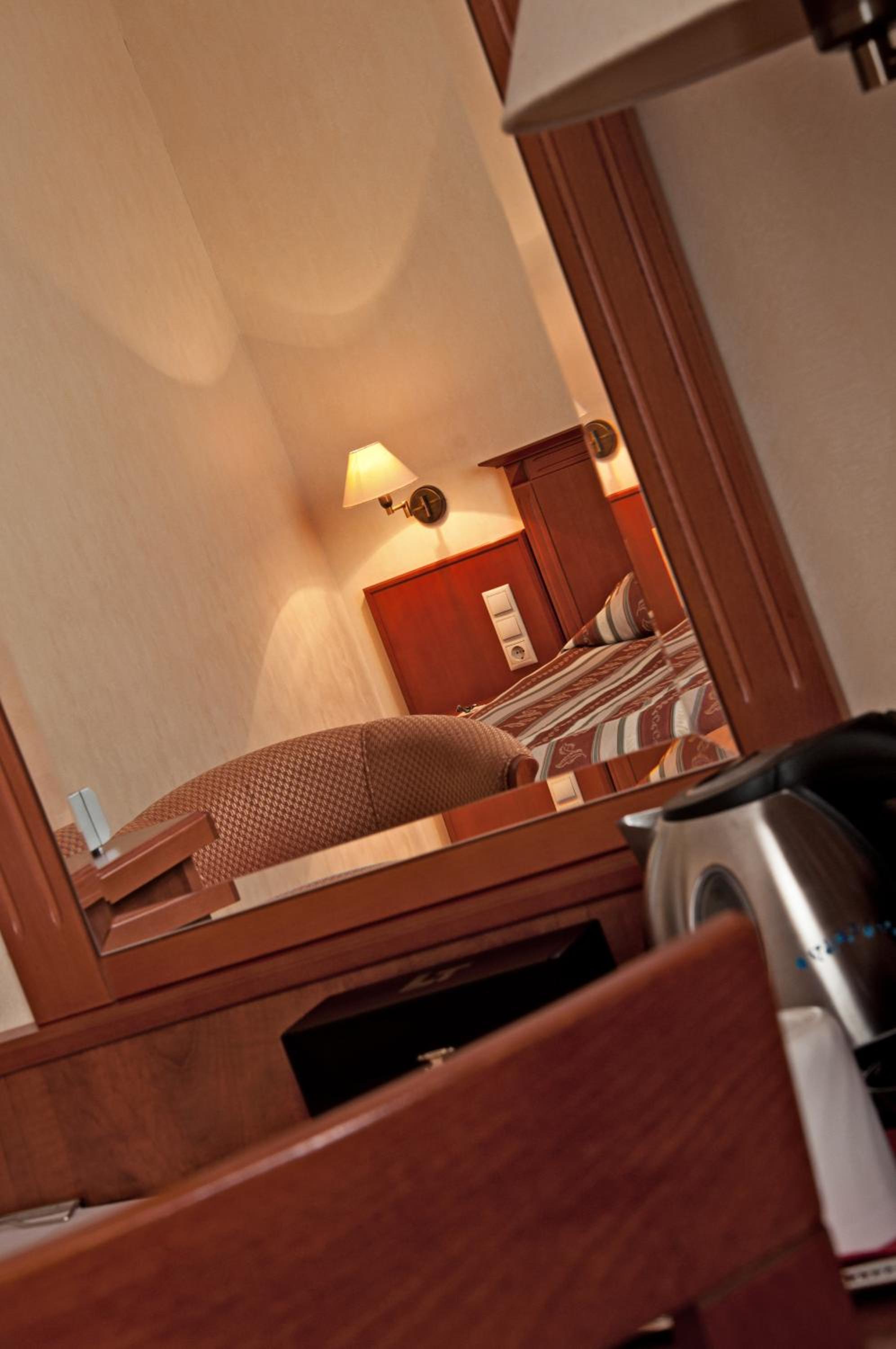 Double or Twin Room - Photo 4