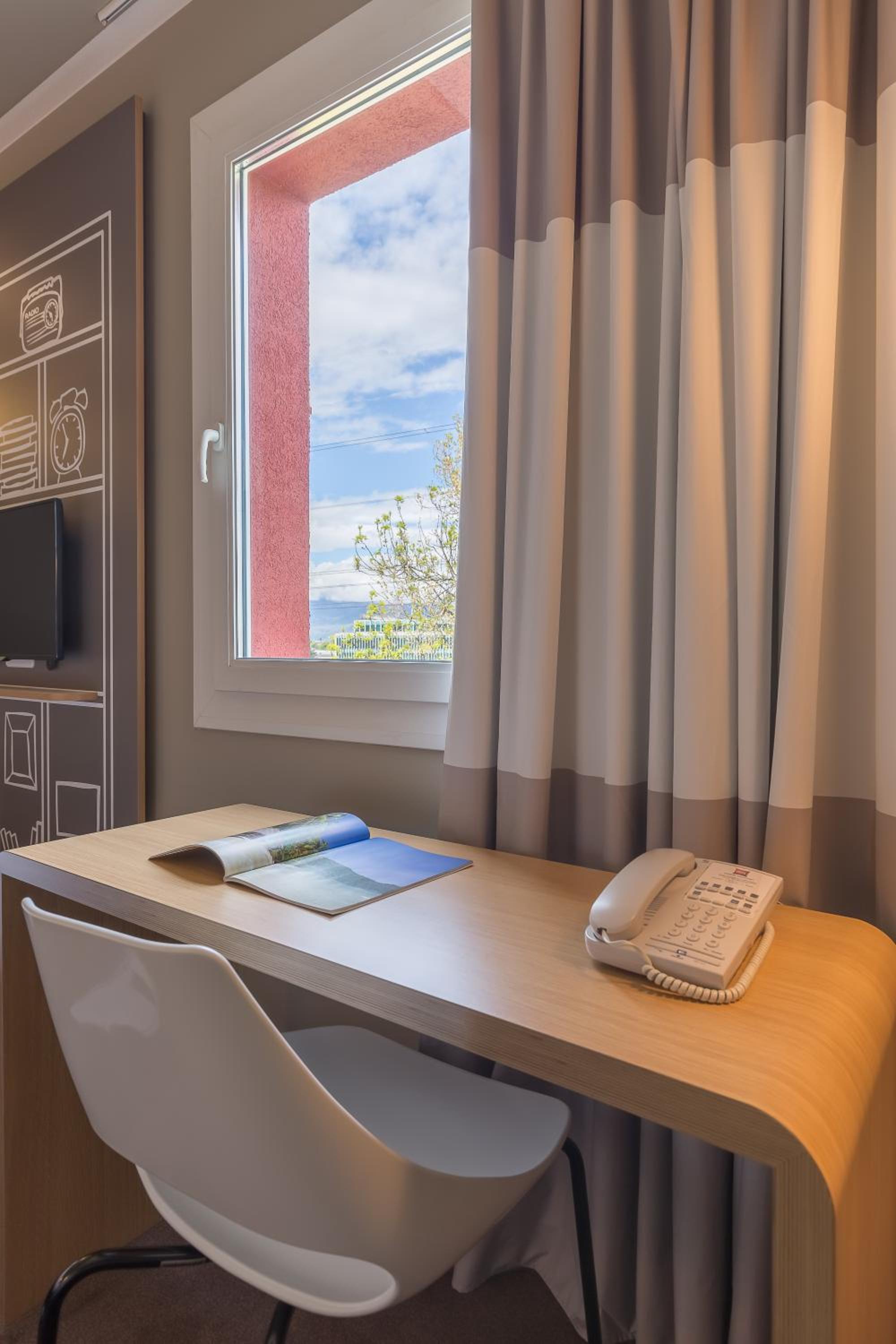 Standard Twin Room - Photo 28