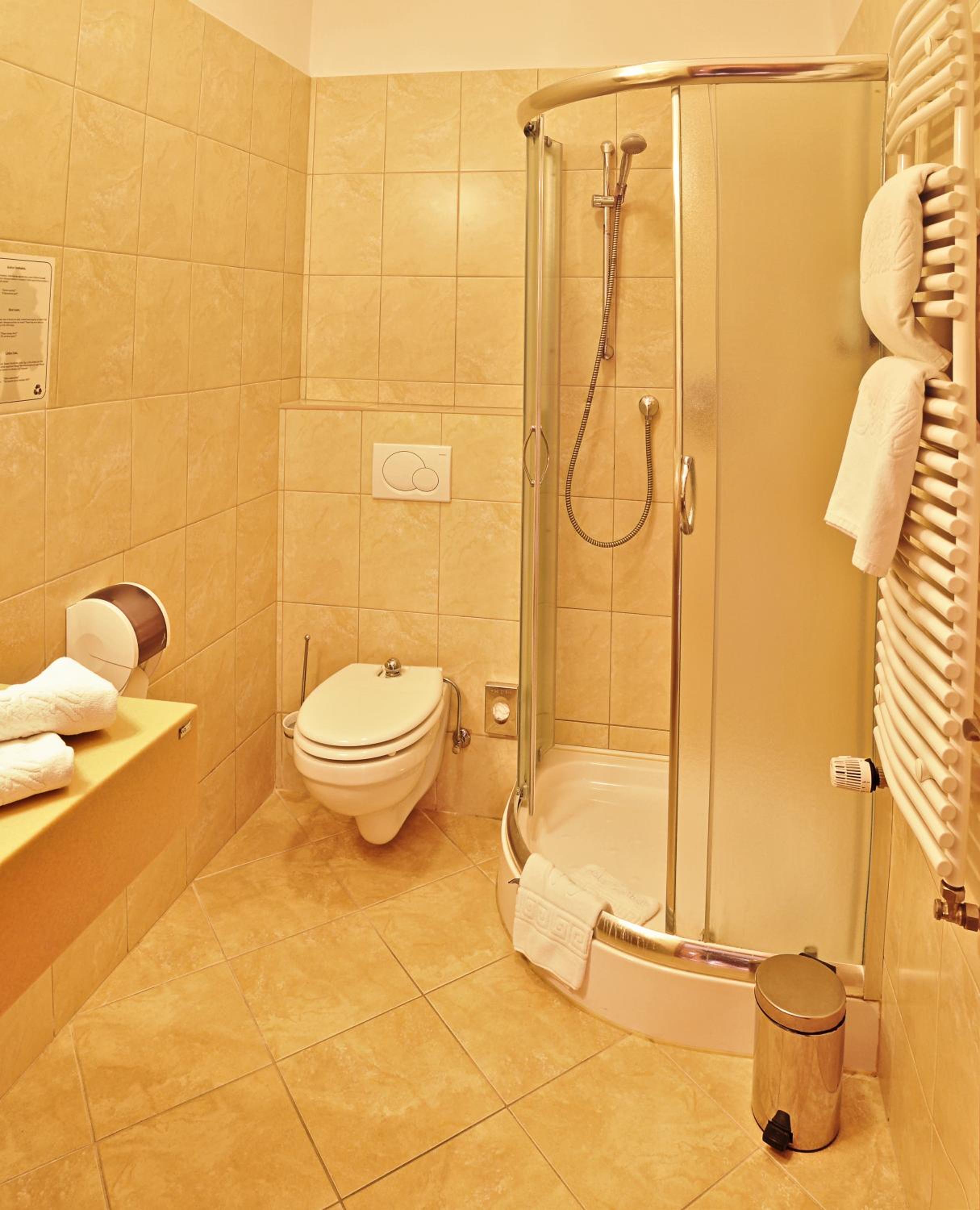Double or Twin Room - Photo 6