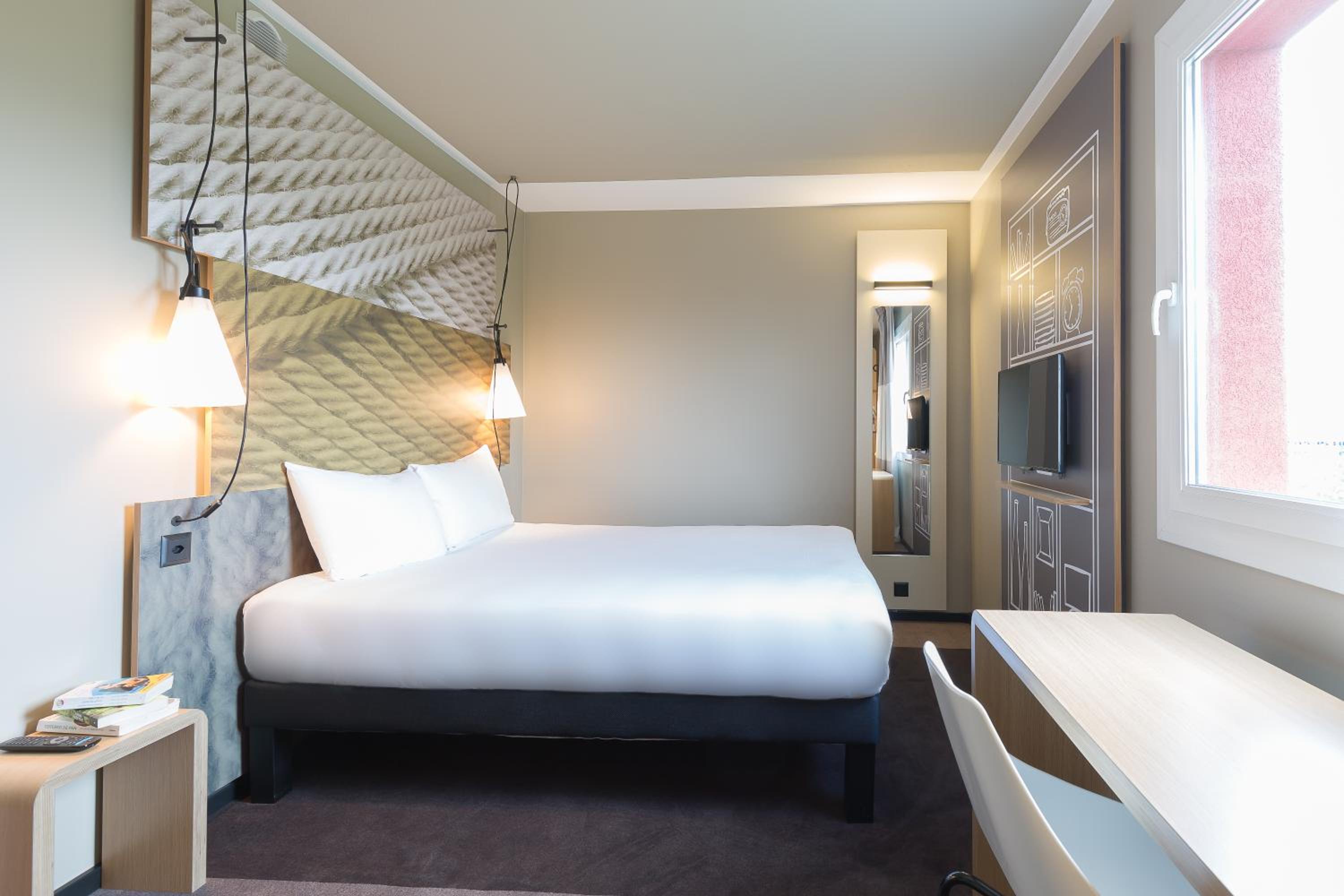 Standard Double Room - Photo 15
