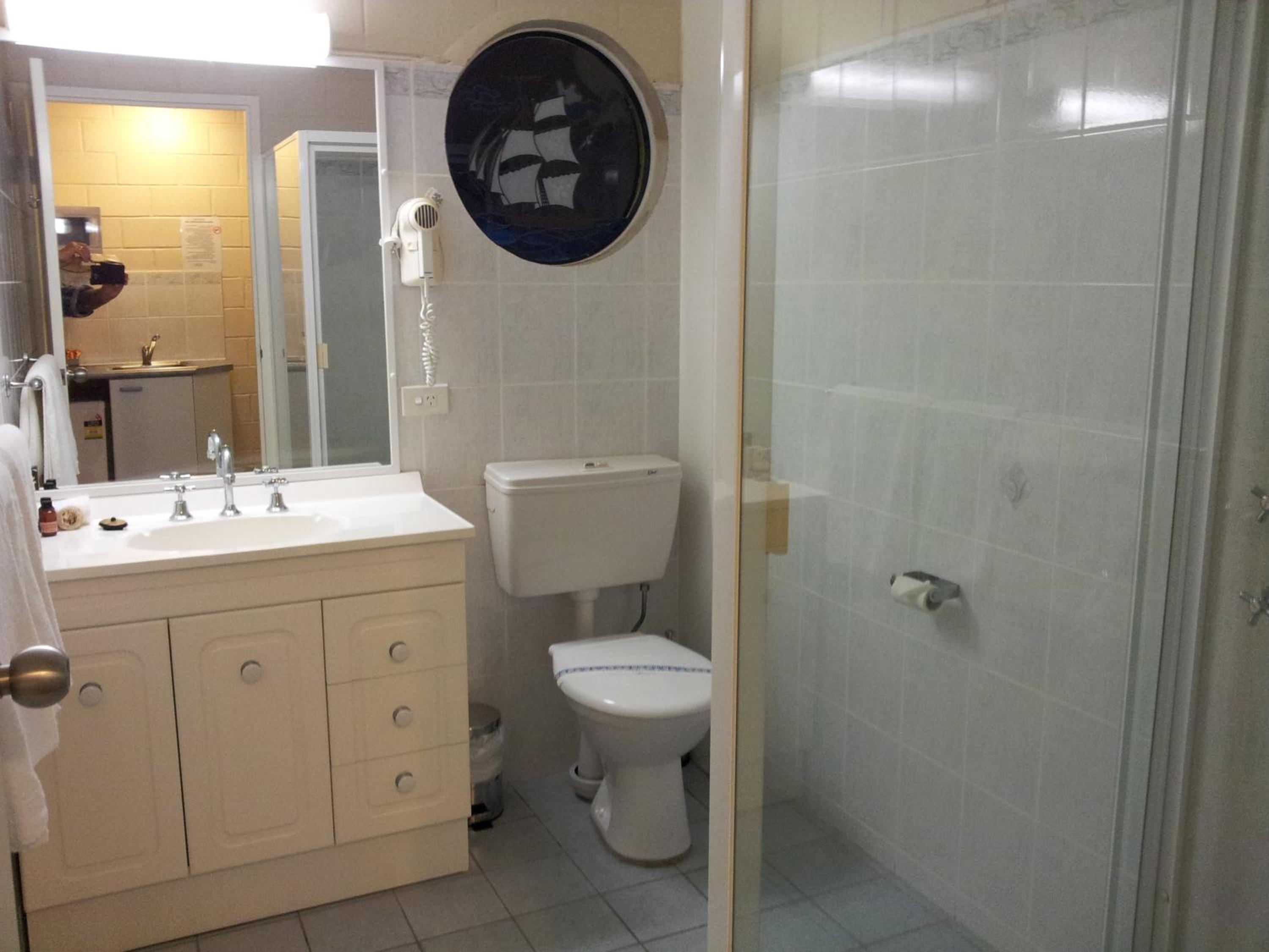Deluxe Queen Suite photo 2