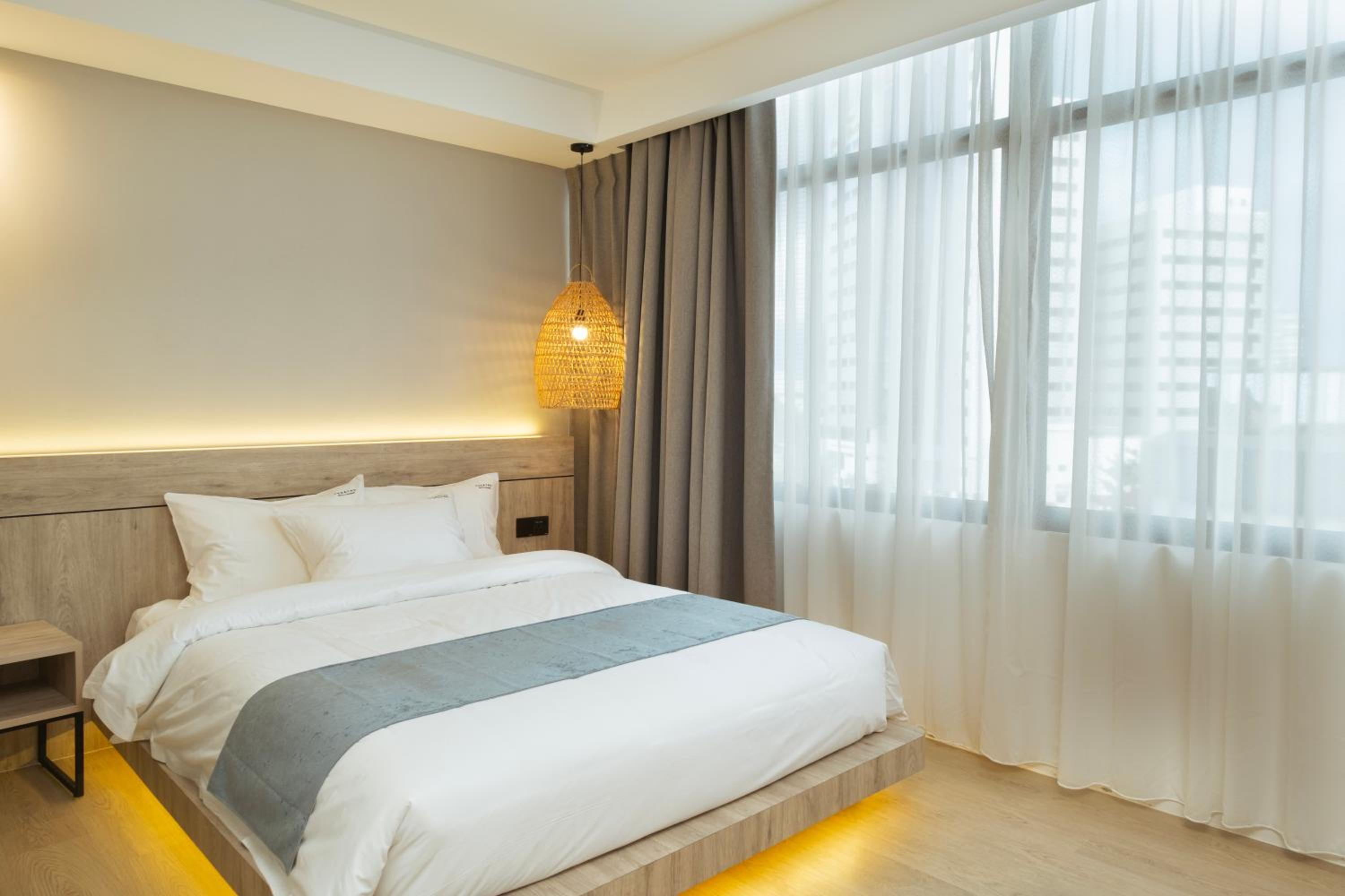 Deluxe Queen Room
