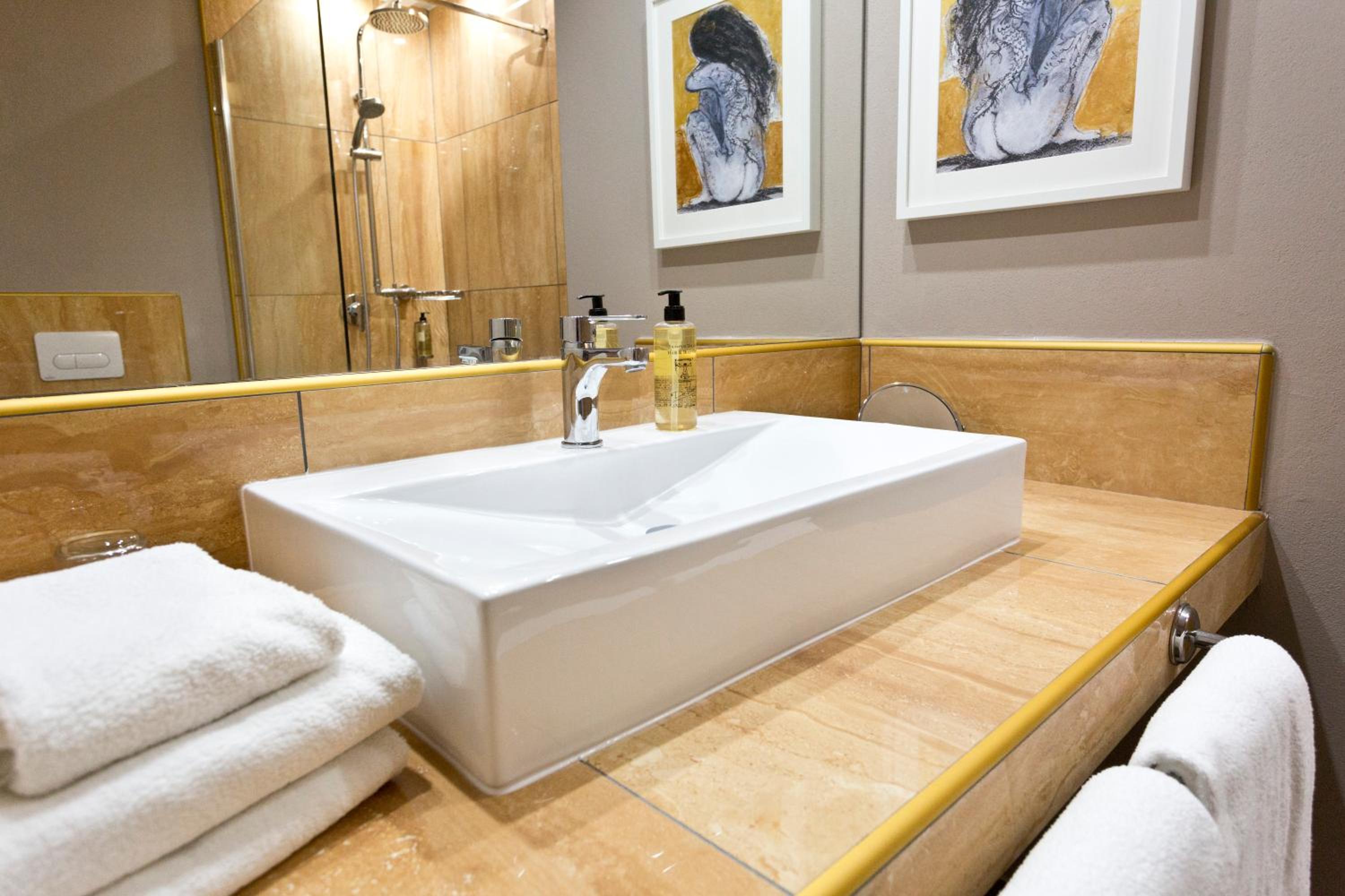 Double Room with Sea View - Photo 6