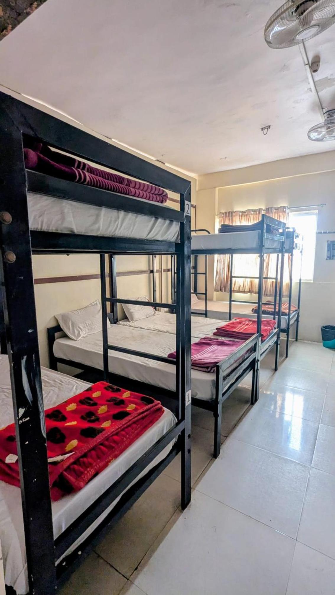 Bed in 10-Bed Mixed Dormitory Room photo 1