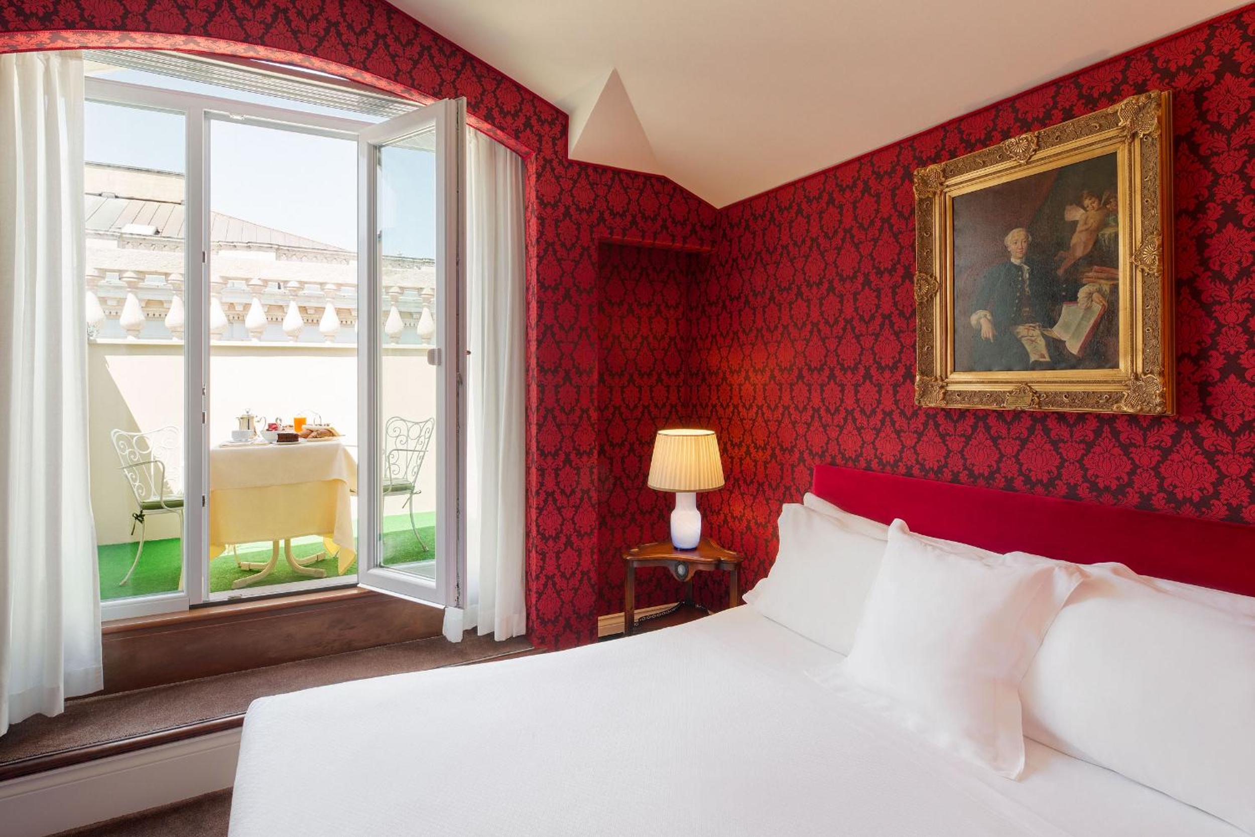 Deluxe Double or Twin Room - Photo 10