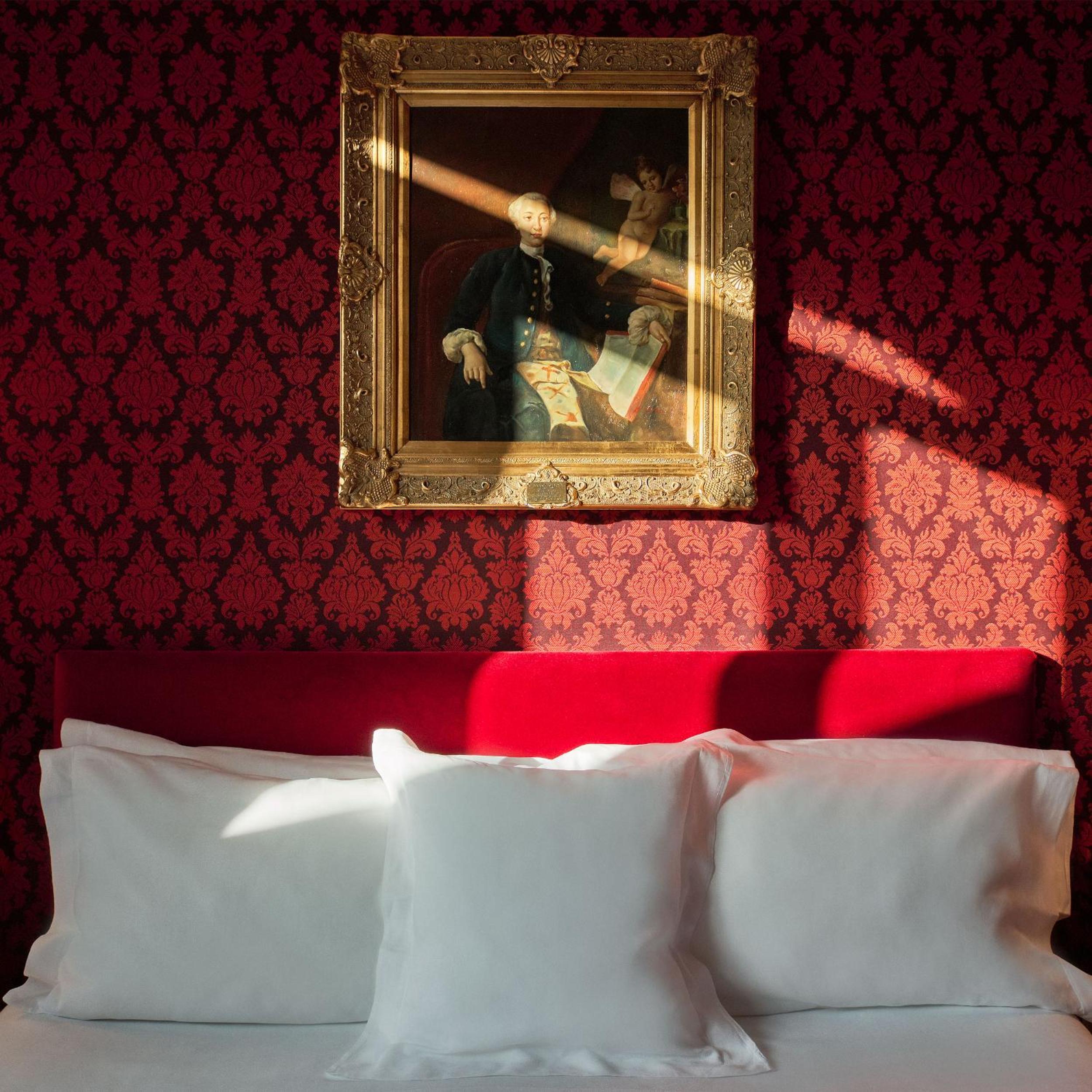 Deluxe Double or Twin Room - Photo 9