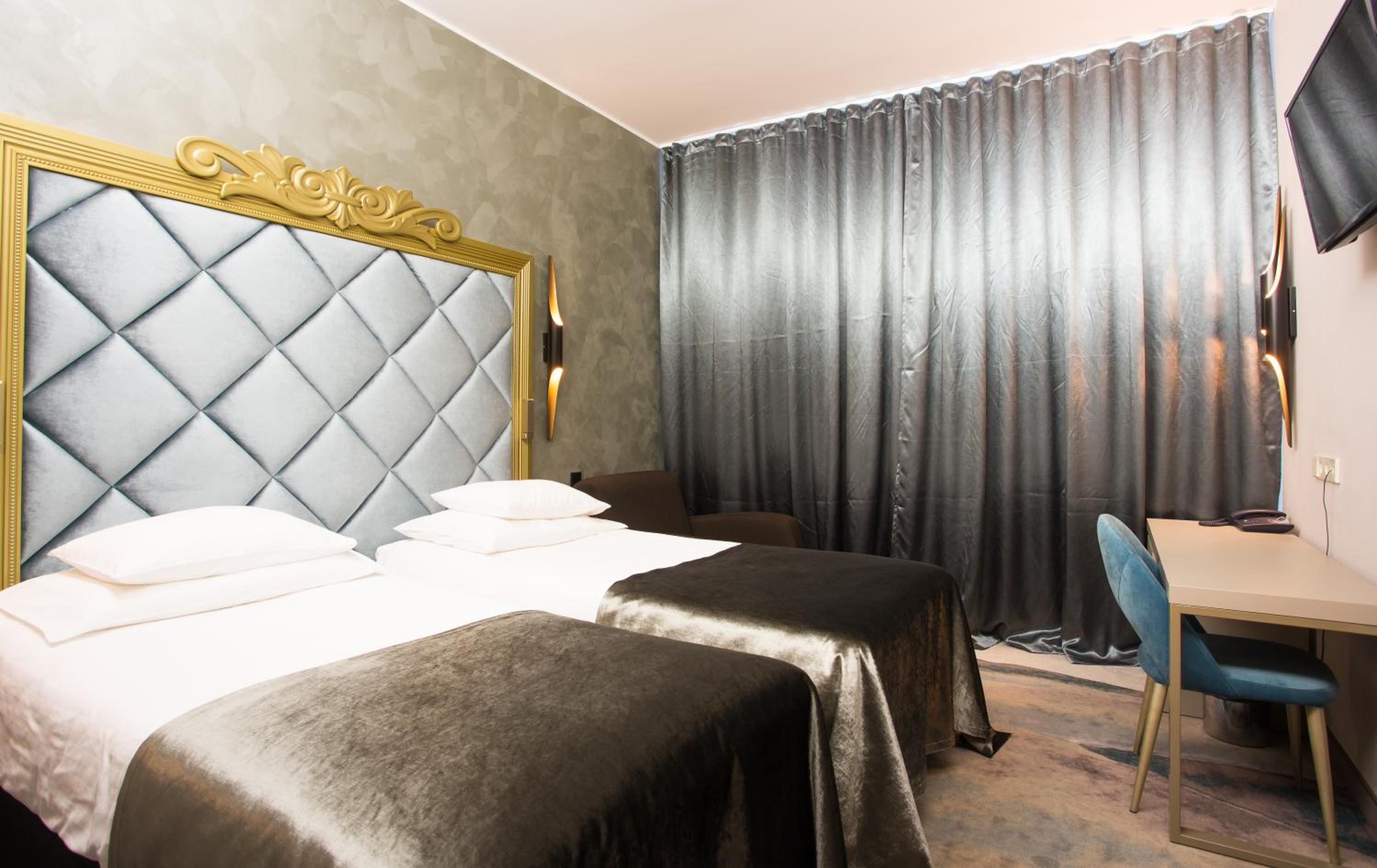 Double or Twin Room with Spa Access (2+1) - Photo 1