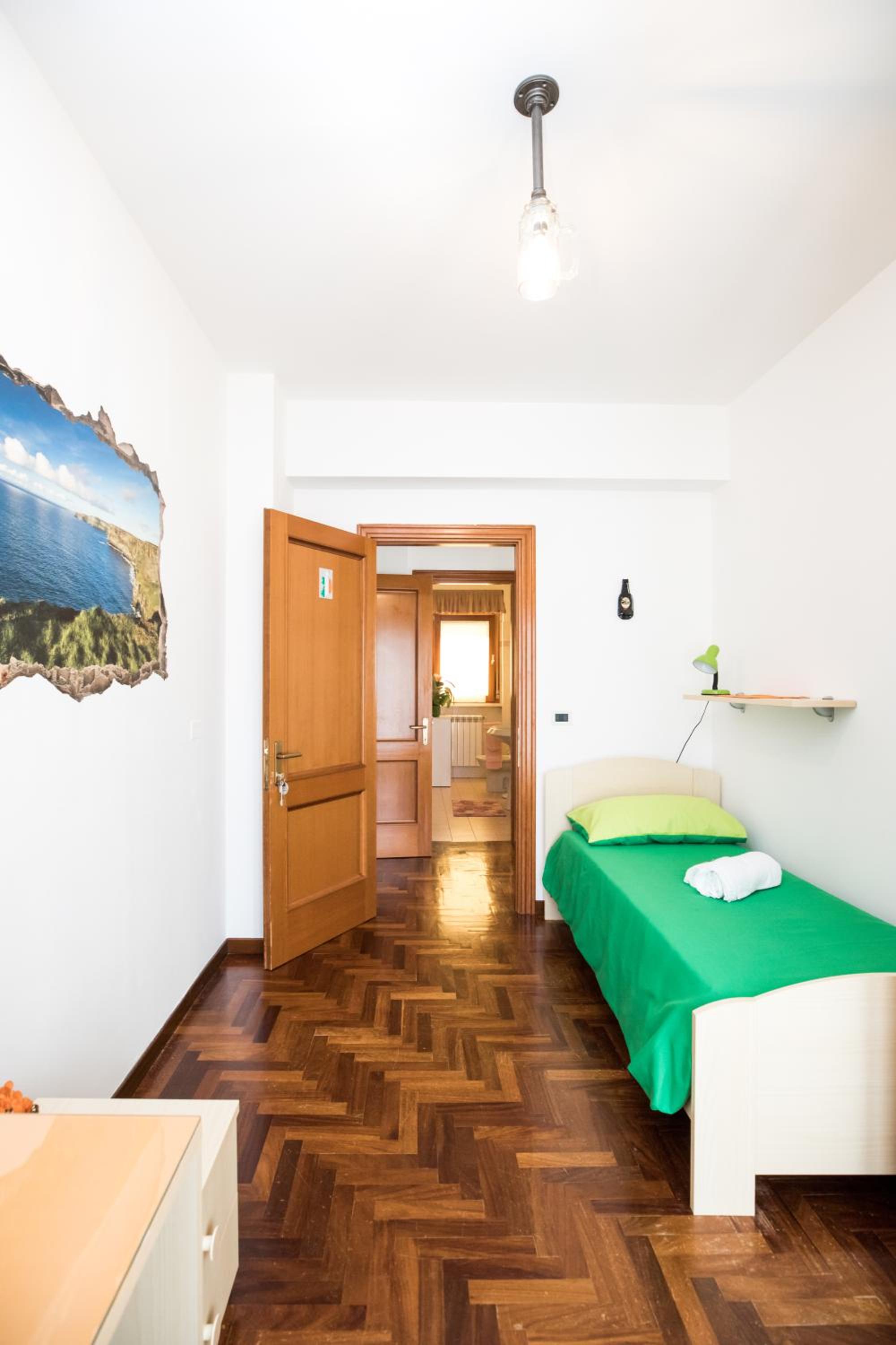 Single Room with Shared Bathroom photo 2