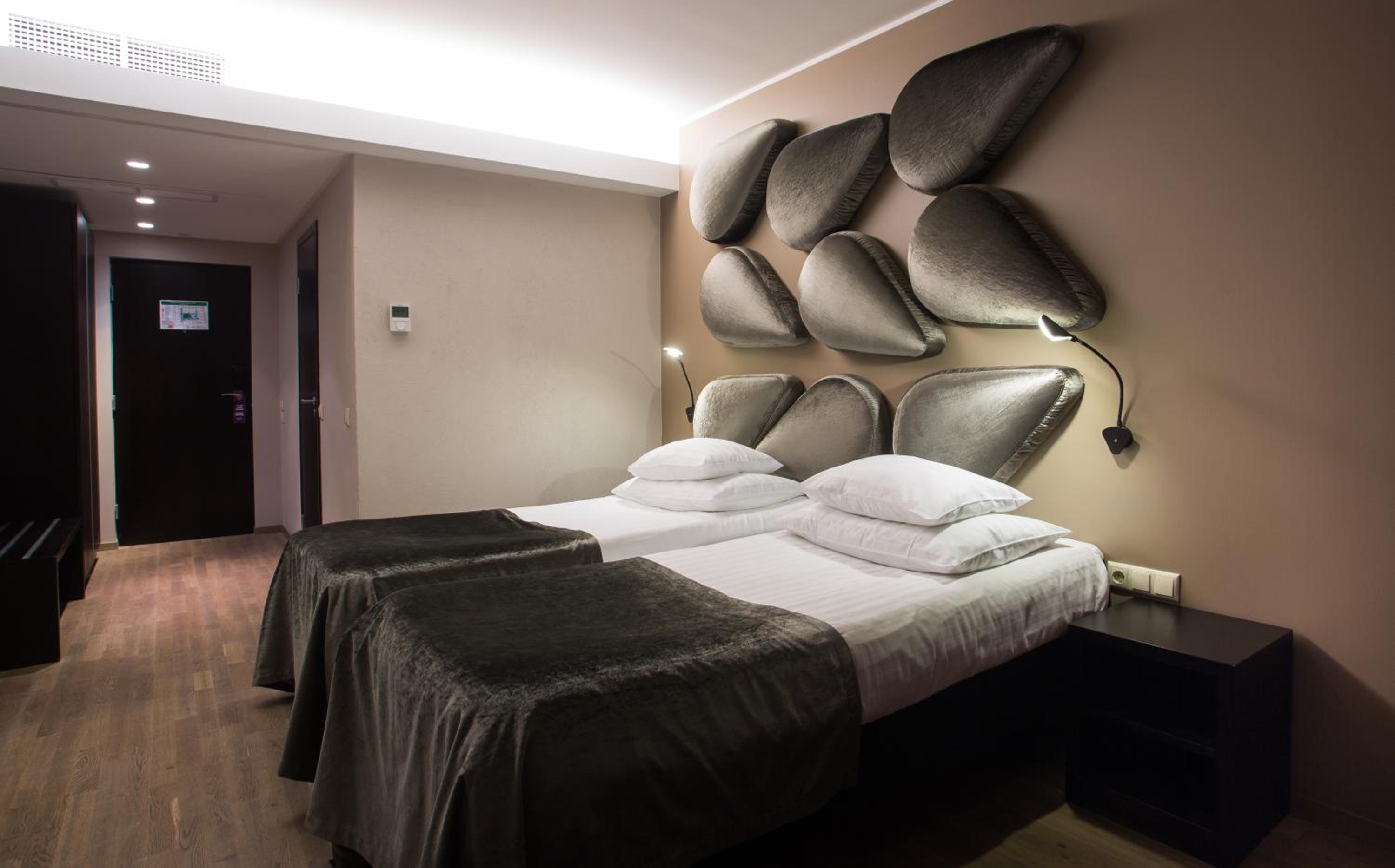 XL Double or Twin Room with Spa Access (2+1) - Photo 1