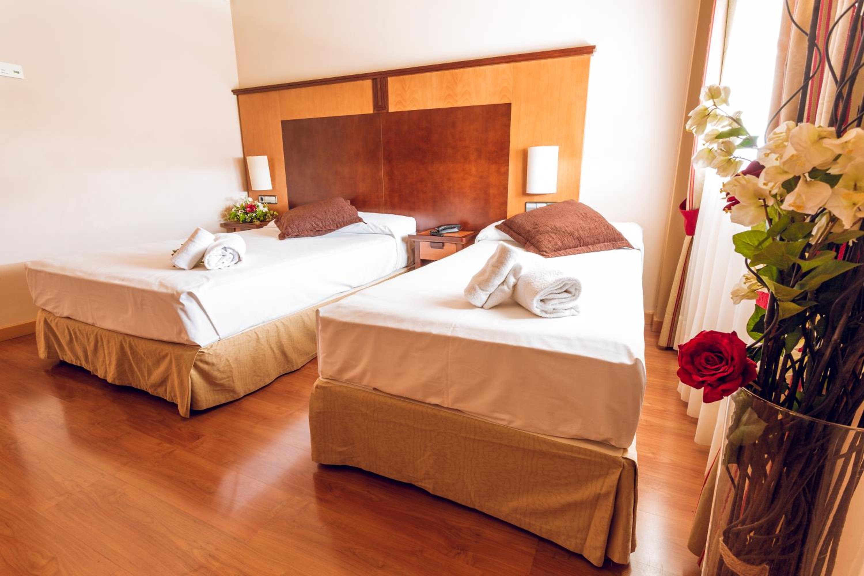 Double Room with Extra Bed (2 Adults + 1 Child) photo 2