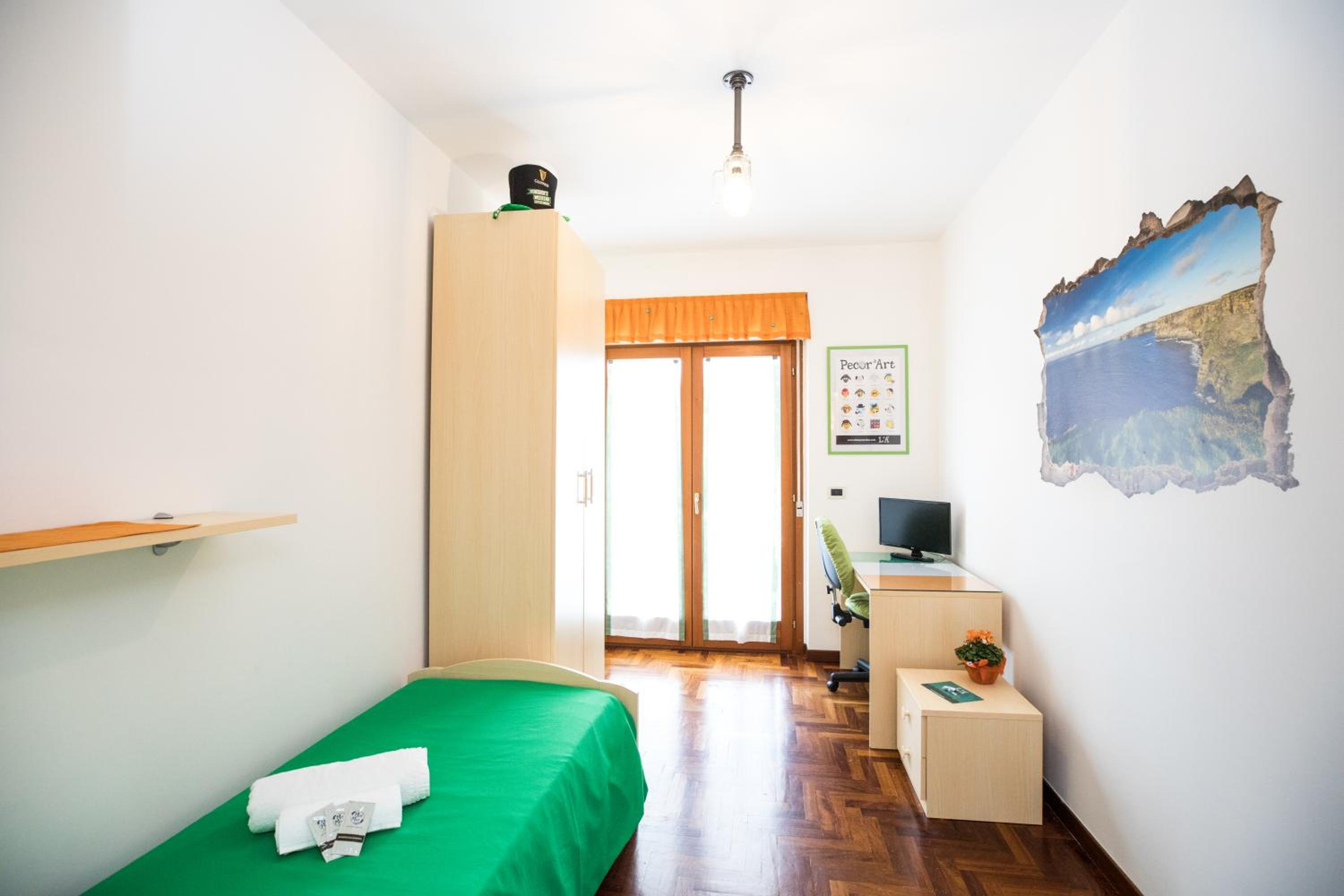 Single Room with Shared Bathroom photo 1