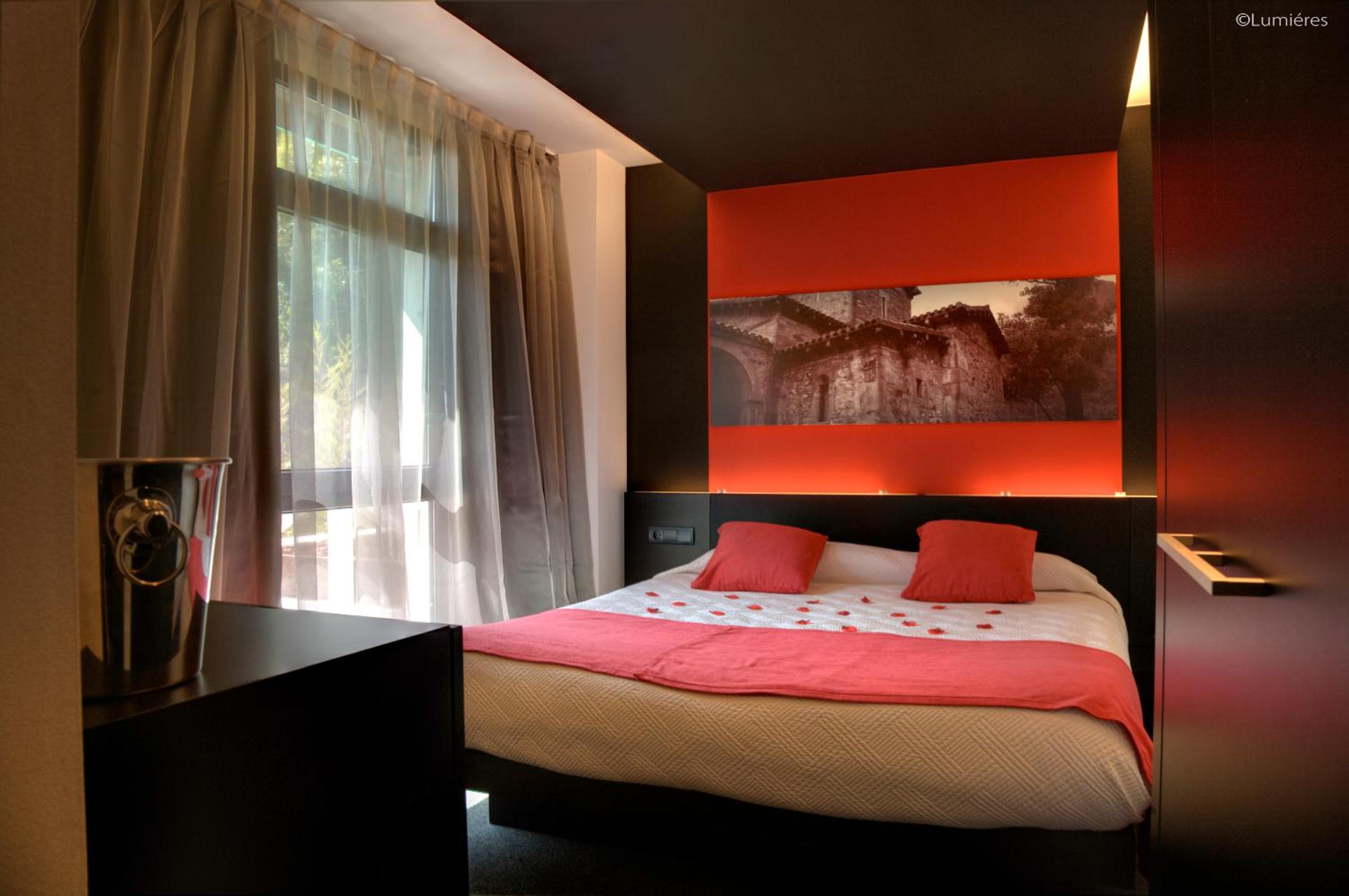 Deluxe Room with Spa Bath - Photo 1