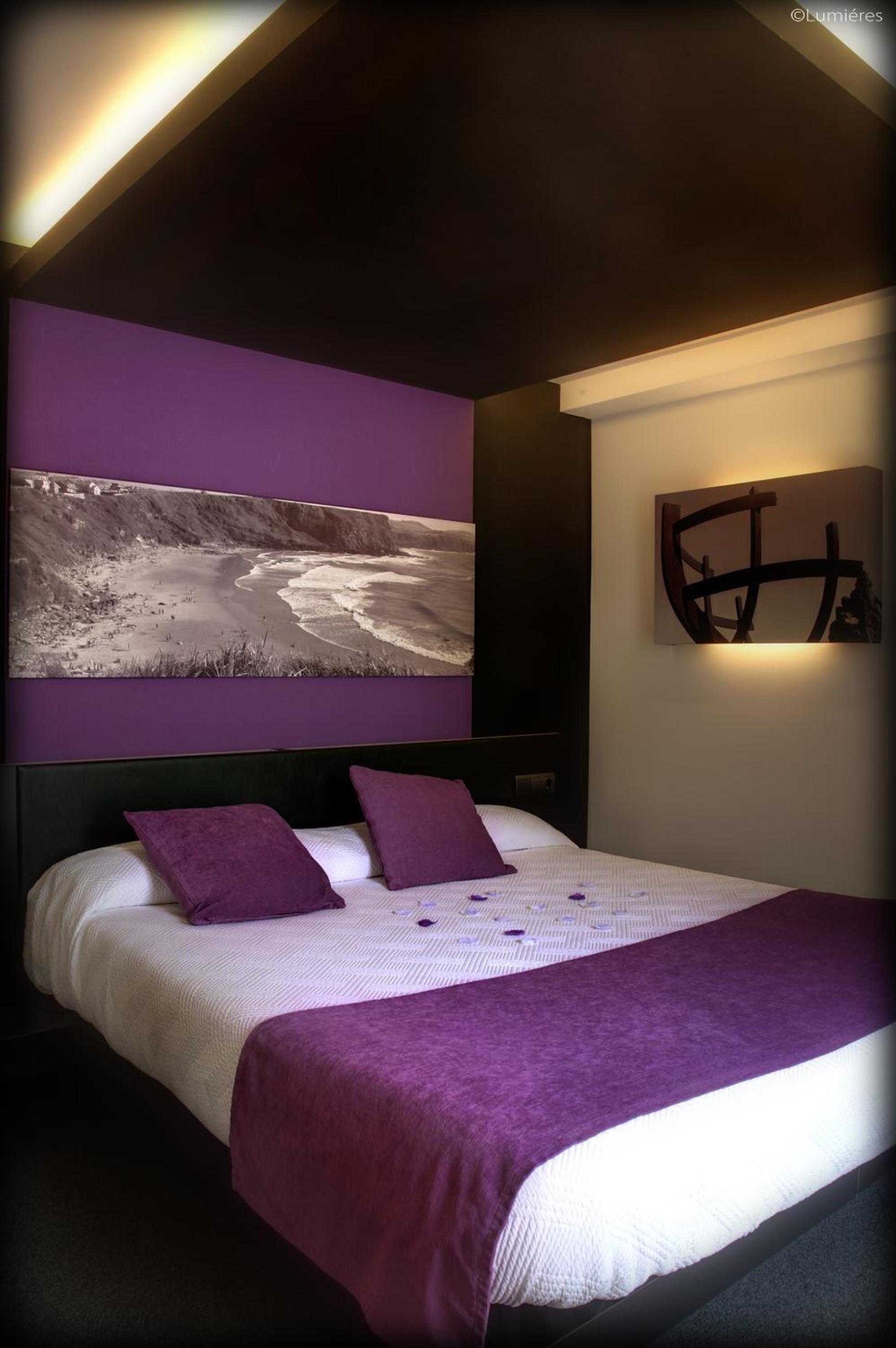 Double or Twin Room with Private Bathroom - Photo 1
