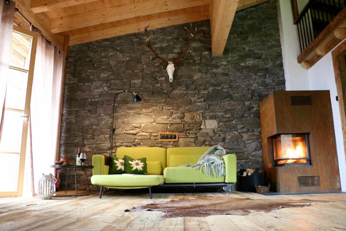 Superior One-Bedroom Apartment with Balcony and Mountain View photo 1