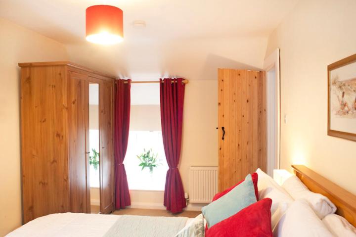 Two-Bedroom Cottage - Y Gadlas