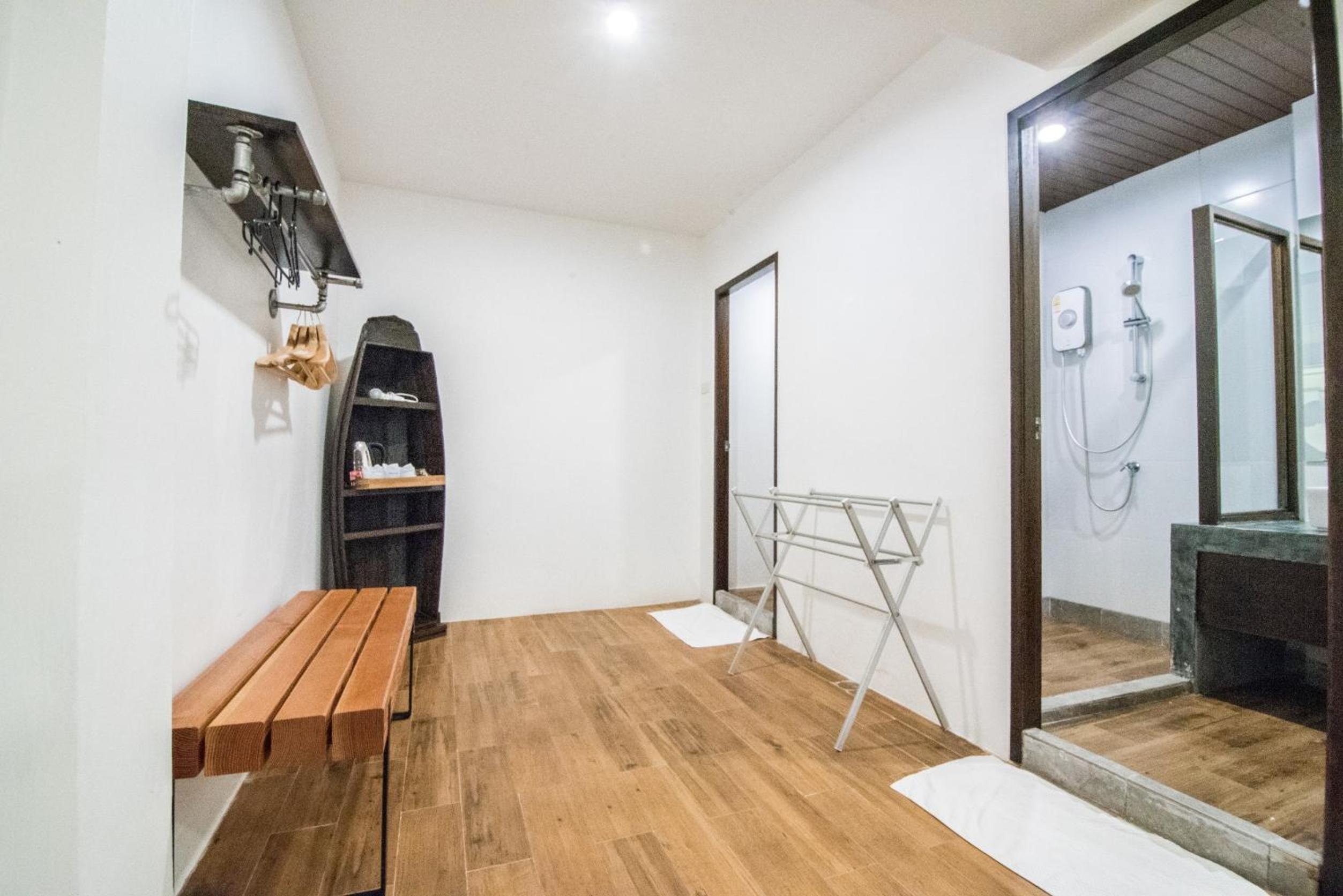 Family Room - Photo 26
