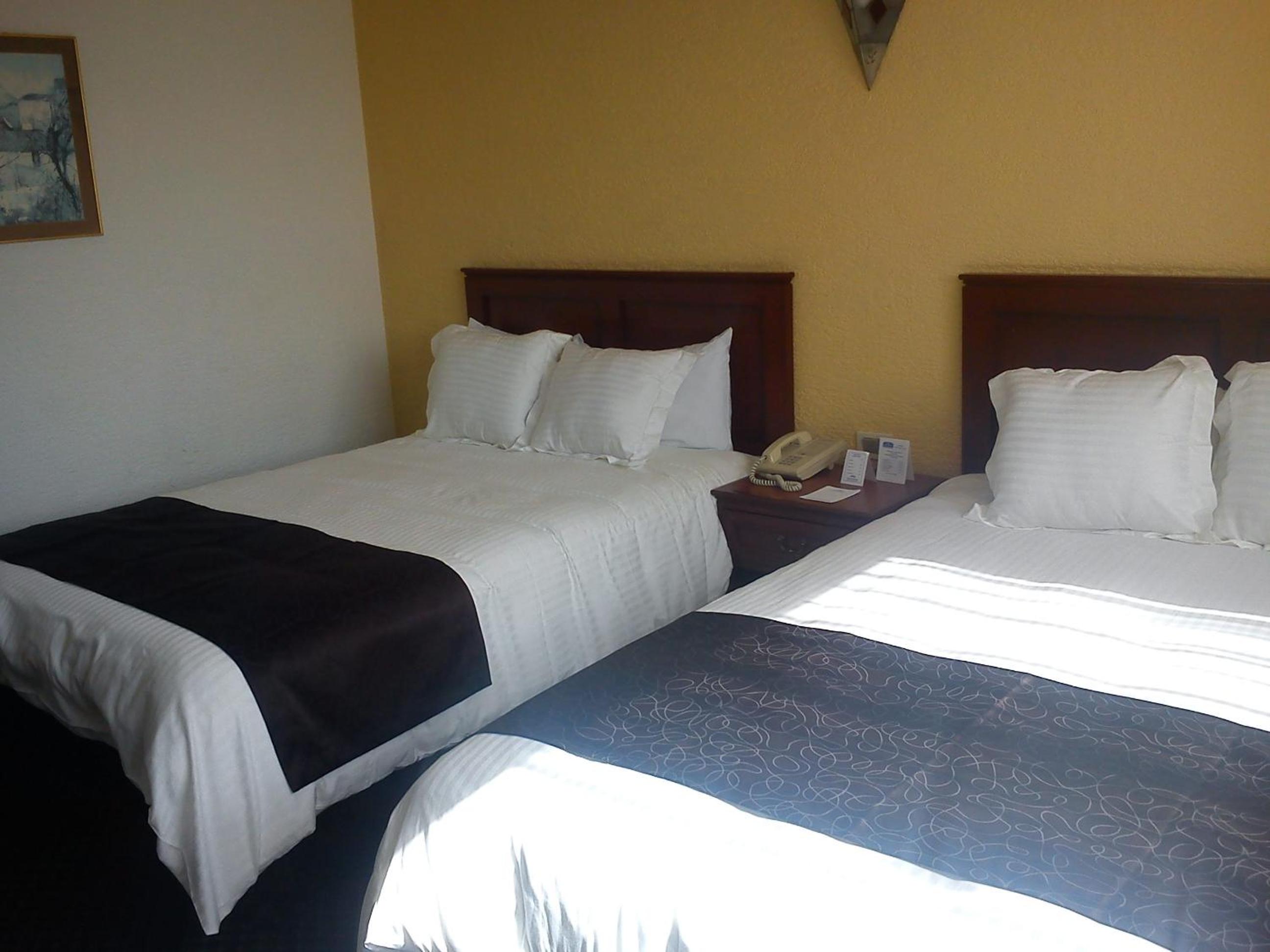 Double Room with Two Double Beds - Non-Smoking - Photo 4