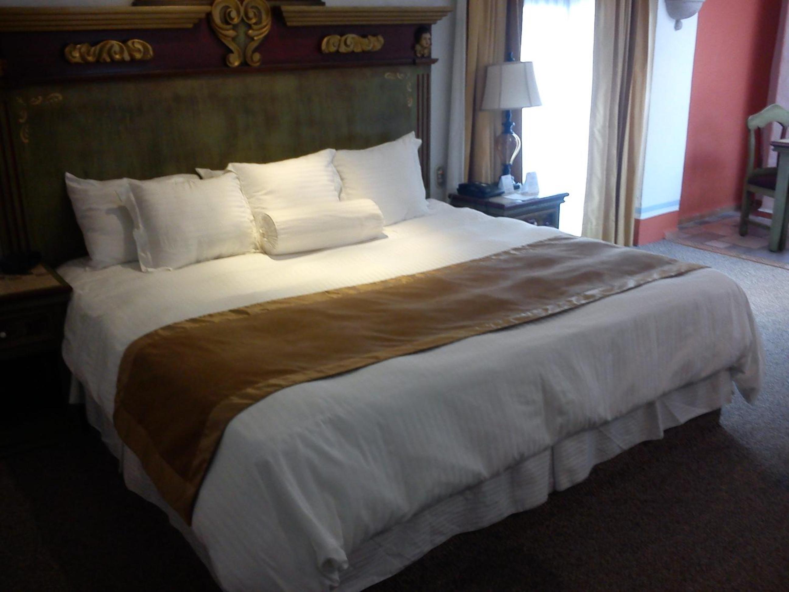 King Room - Non-Smoking - Photo 2