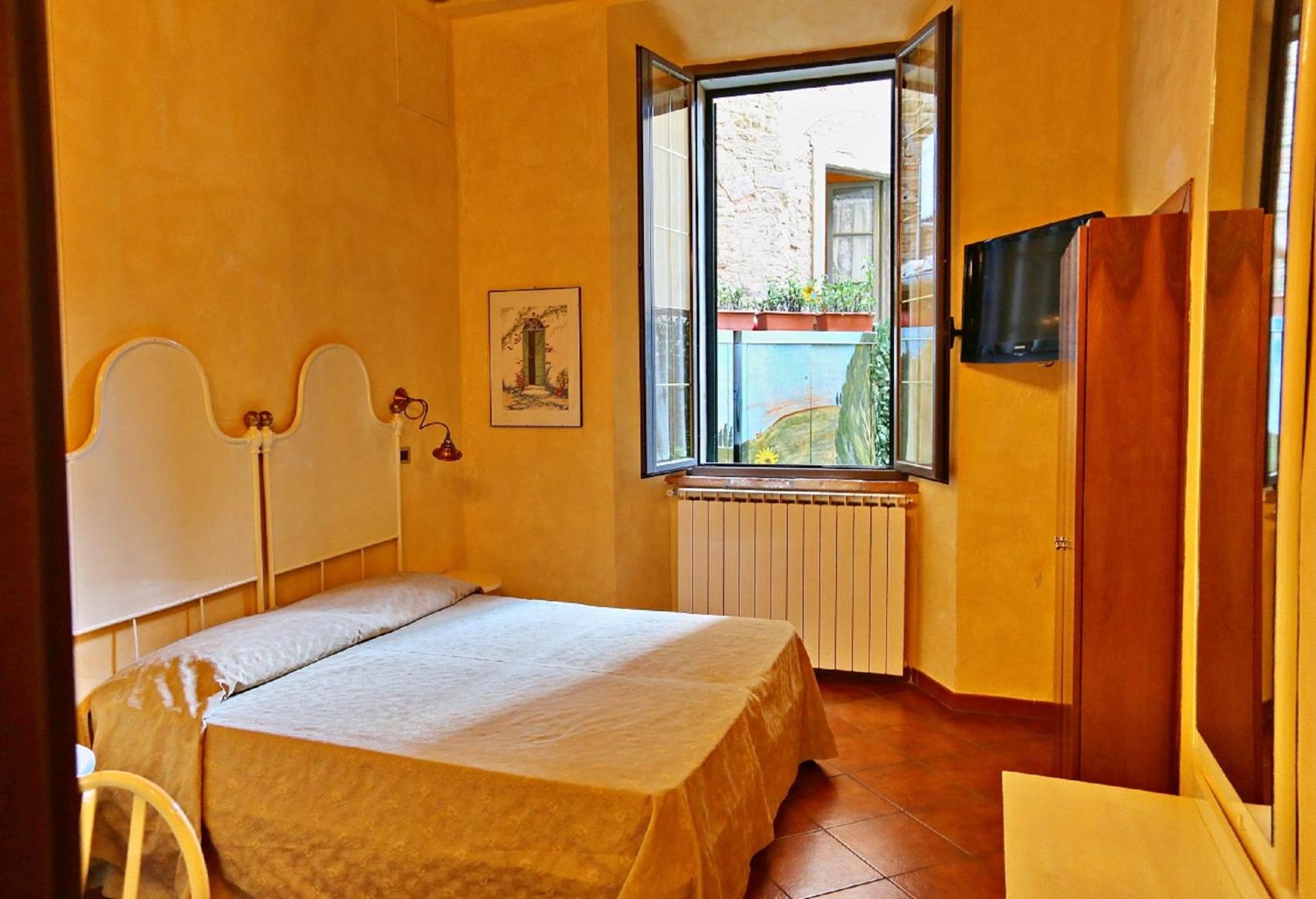 Standard Double or Twin Room - Photo 1