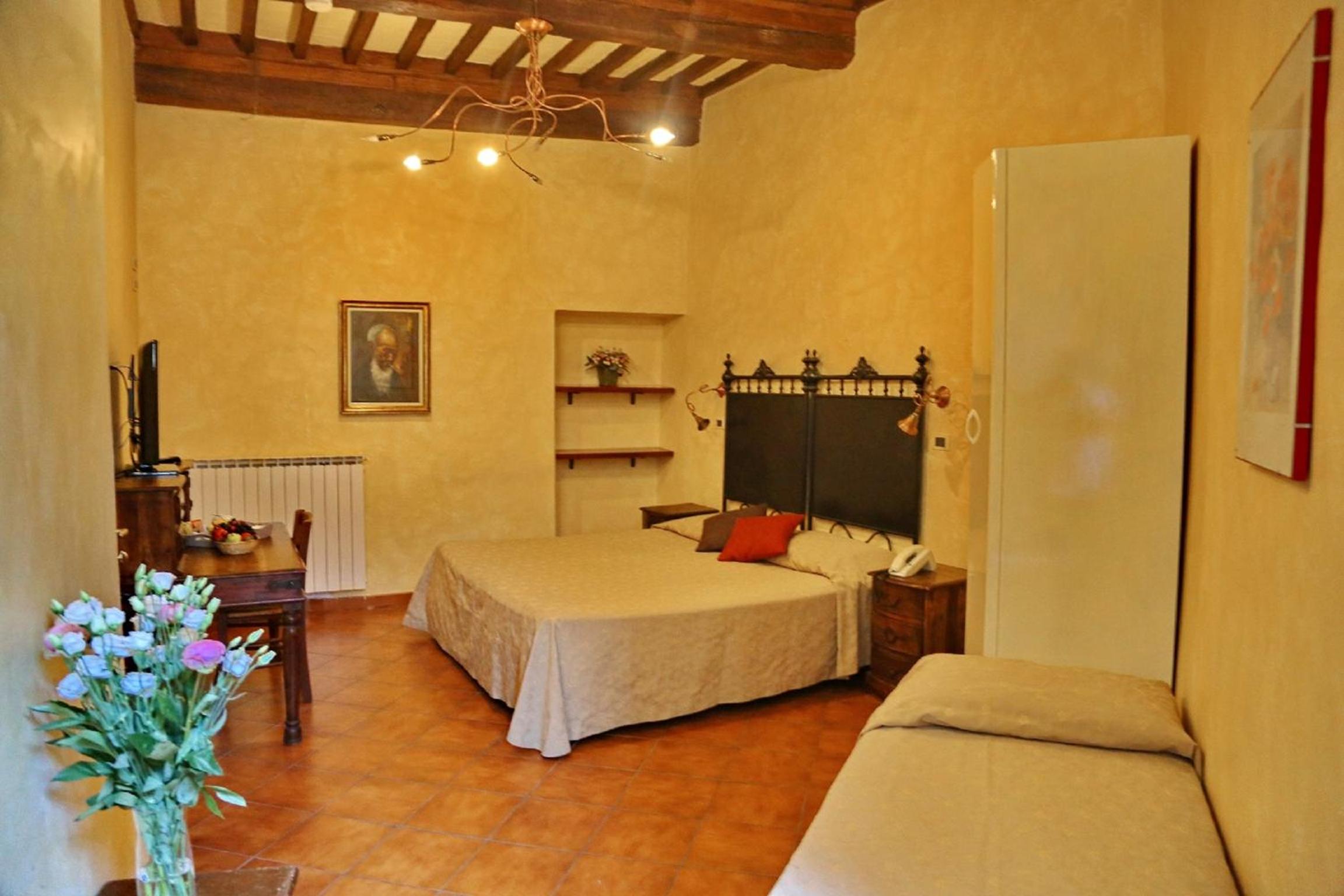 Standard Triple Room - Photo 1