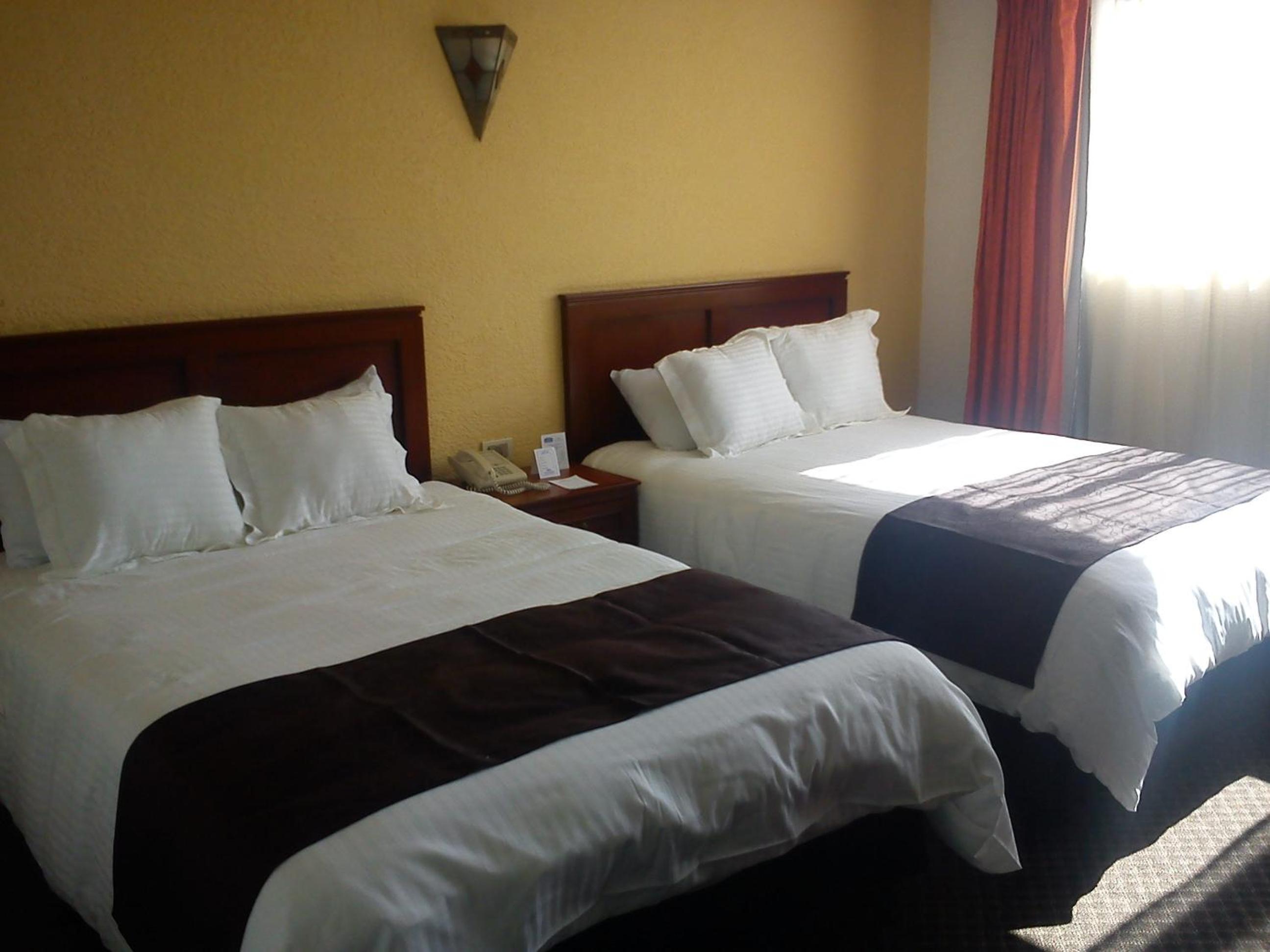Double Room with Two Double Beds - Non-Smoking - Photo 3