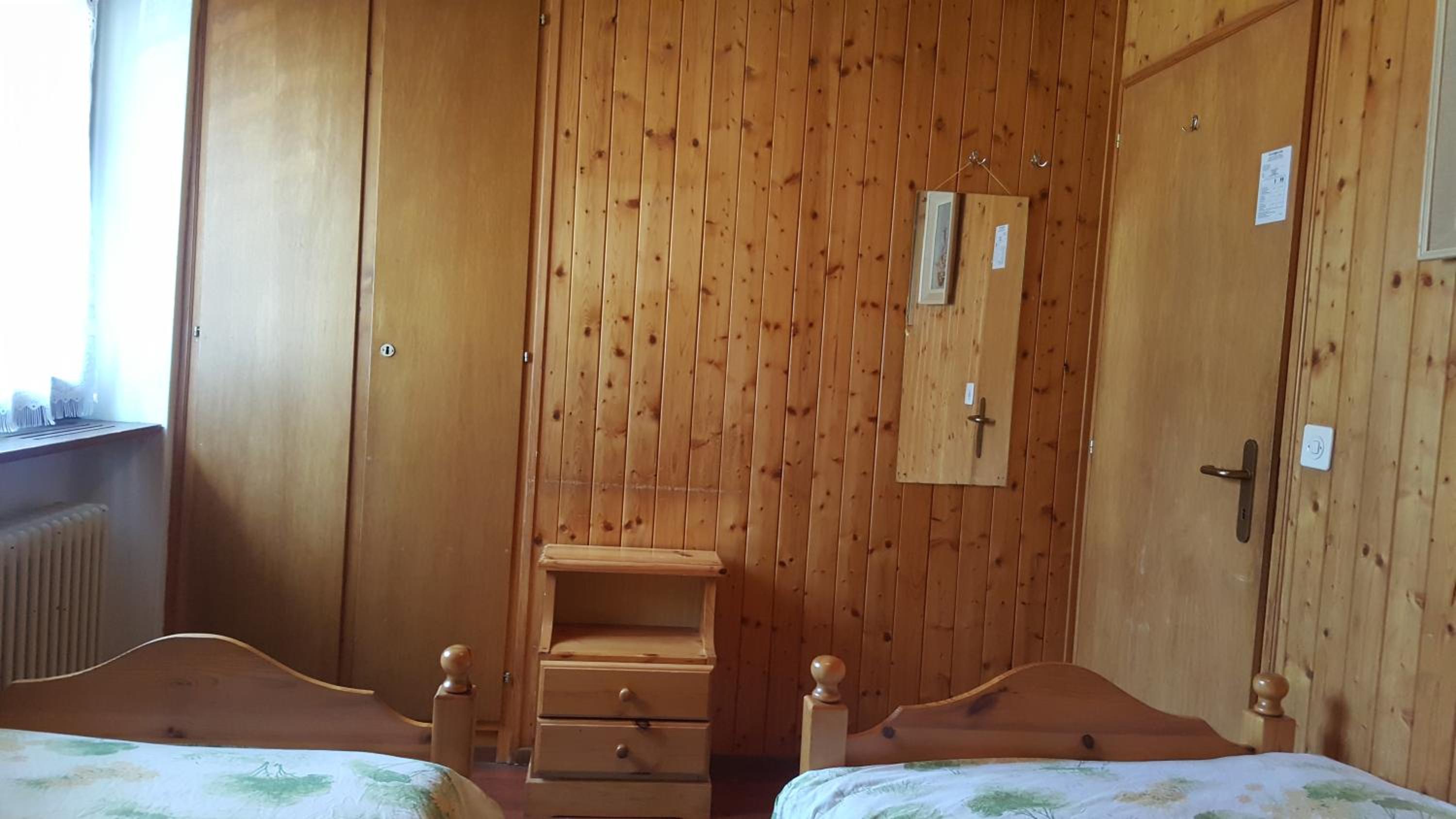 Twin Room with Shared Bathroom photo 3