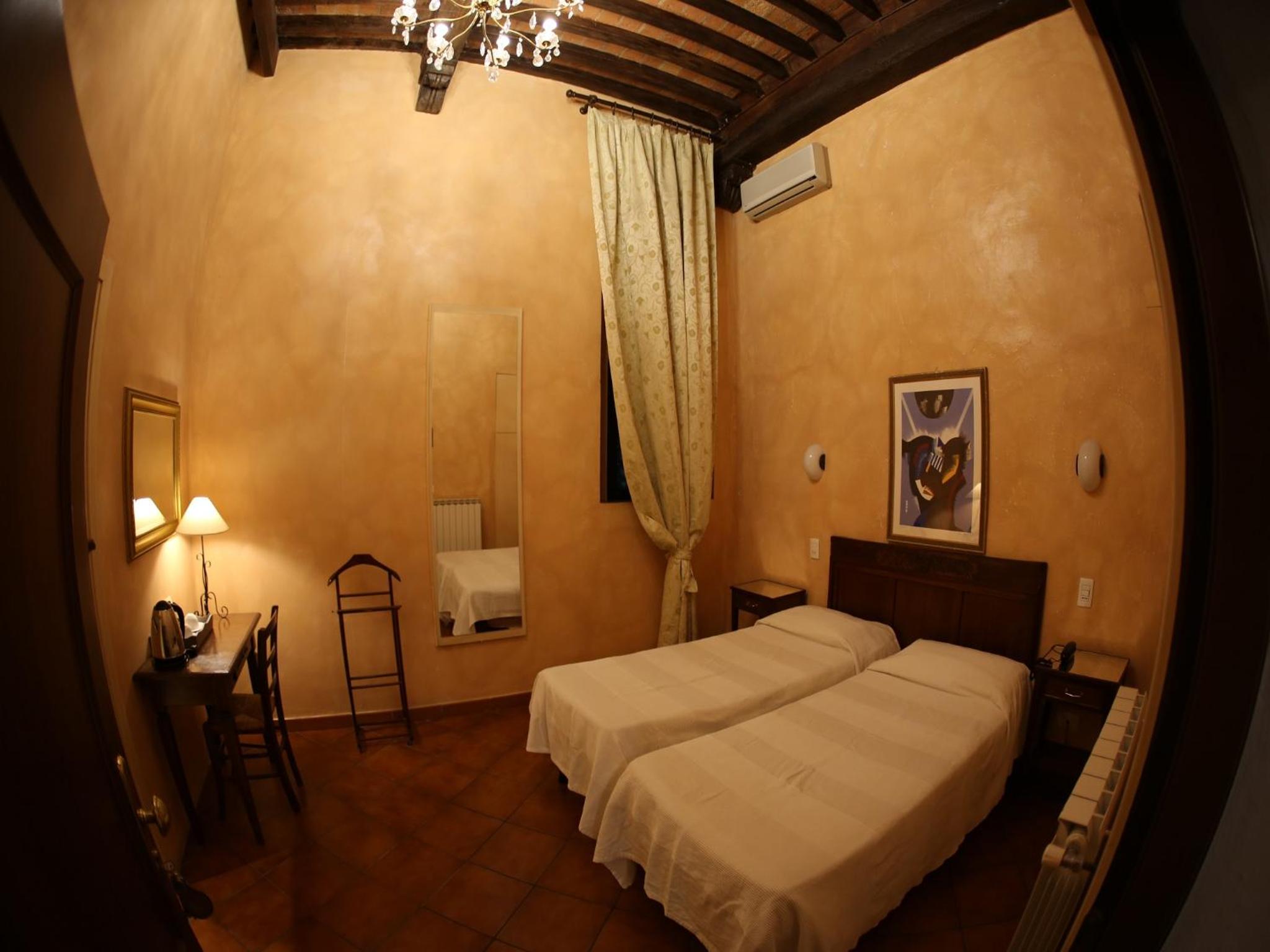 Economy Double or Twin Room photo 3