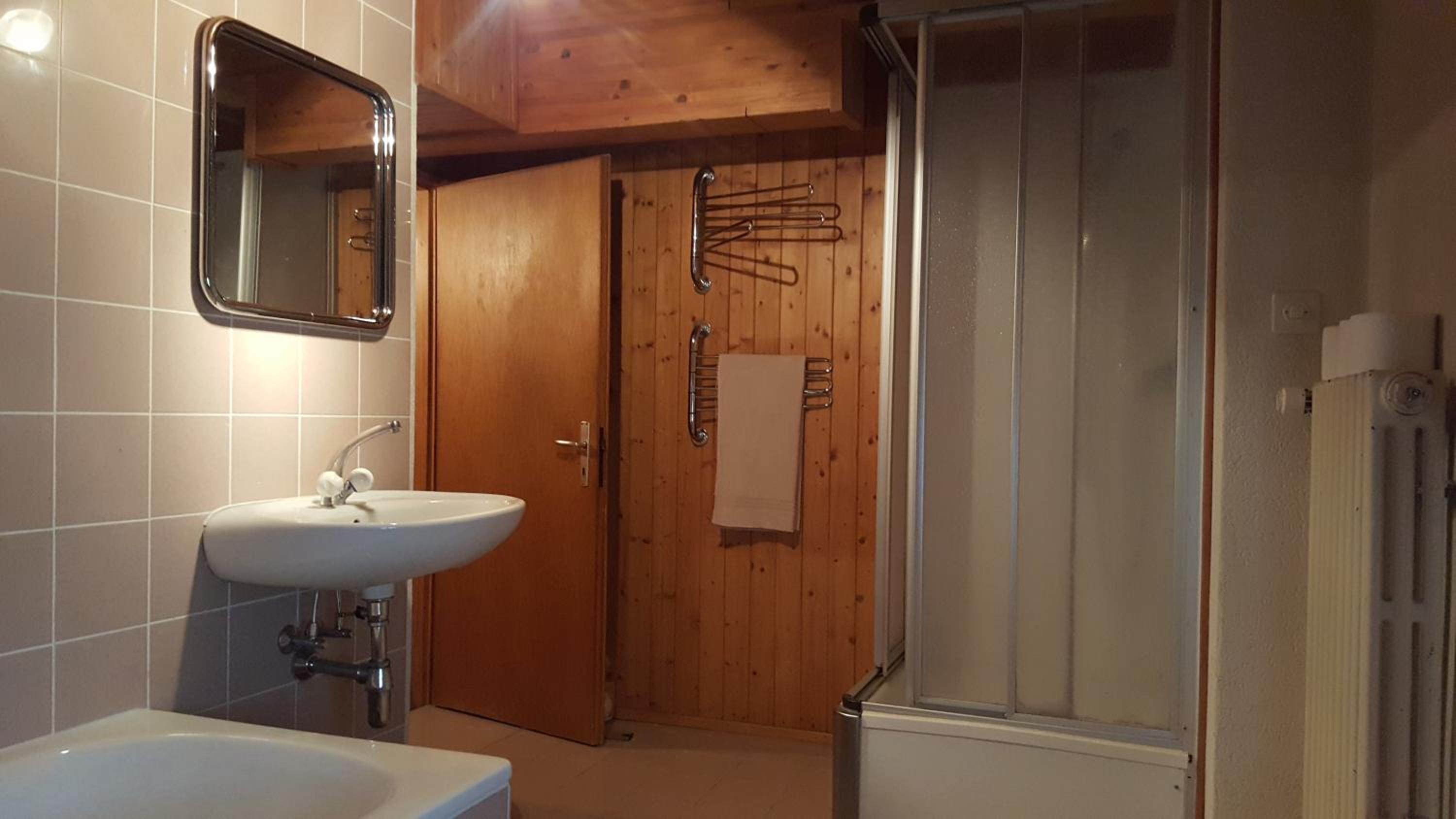 Quadruple Room with Shared Bathroom photo 2
