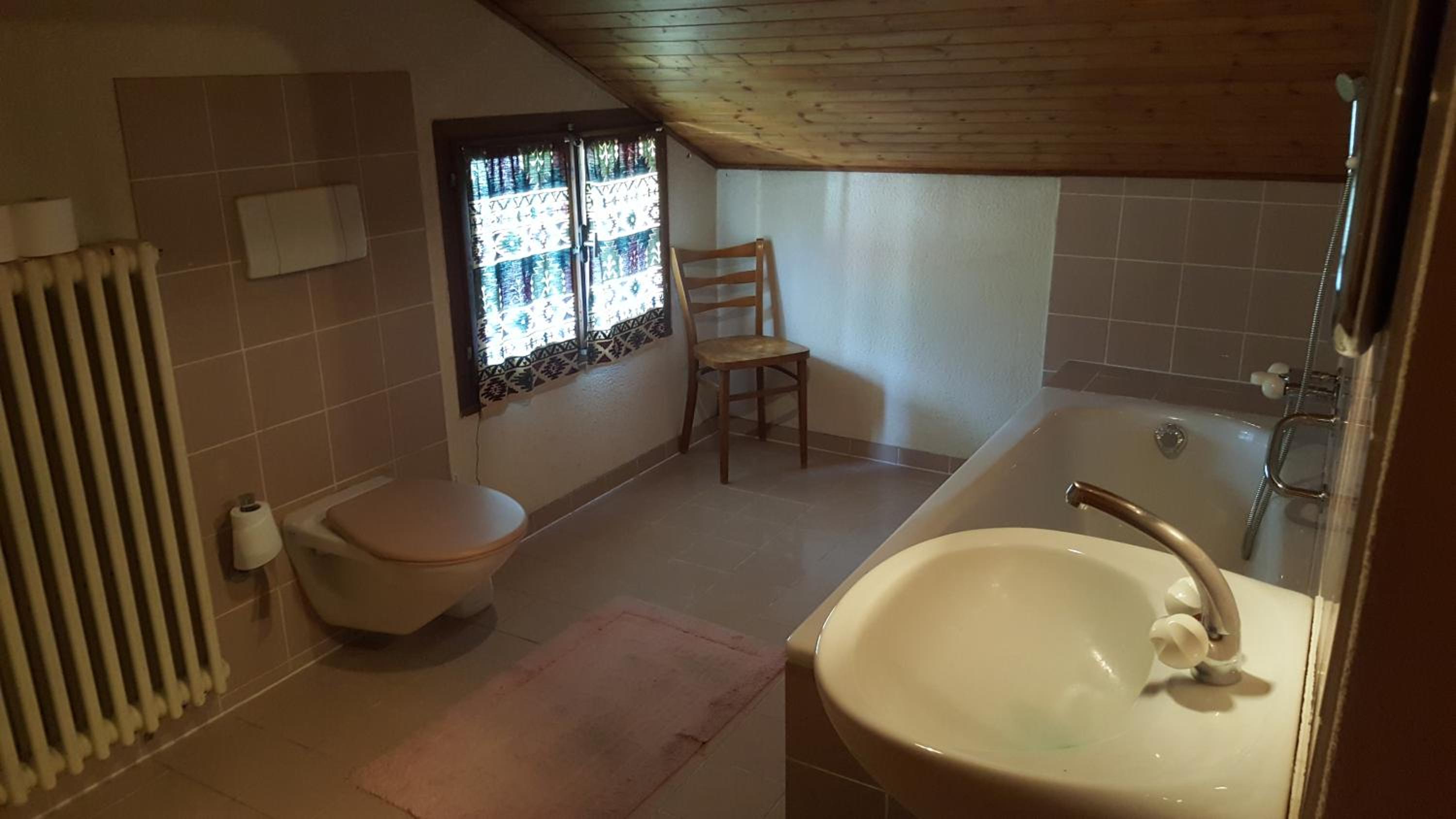 Twin Room with Shared Bathroom photo 2