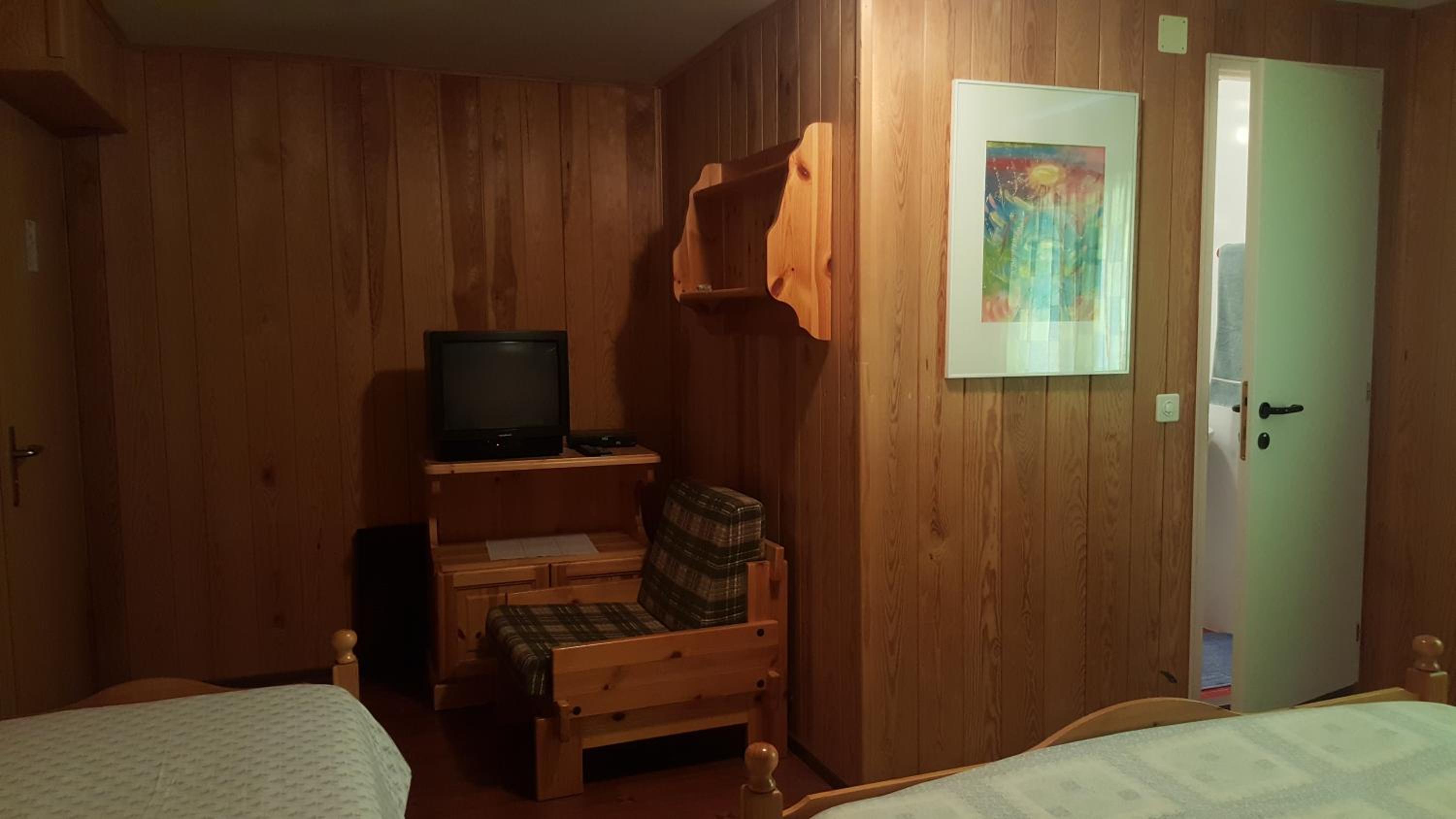Quadruple Room with Private Bathroom photo 3