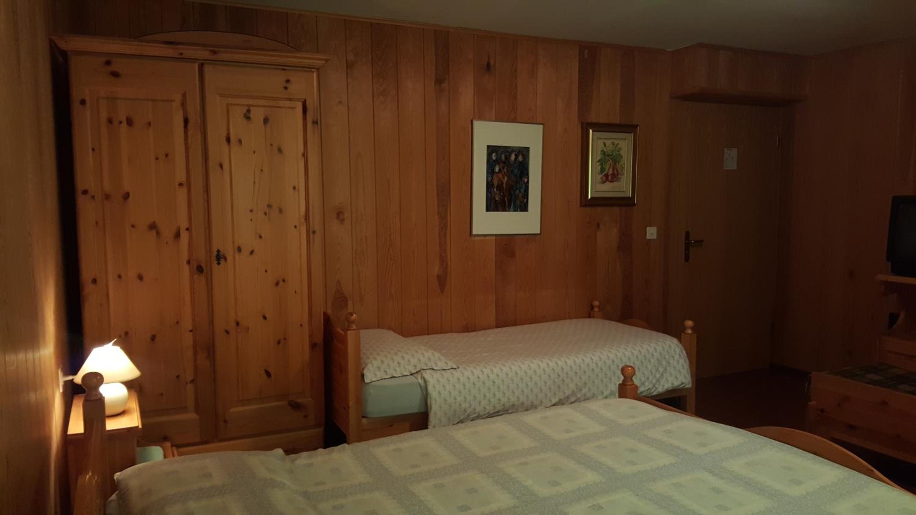 Quadruple Room with Private Bathroom photo 2