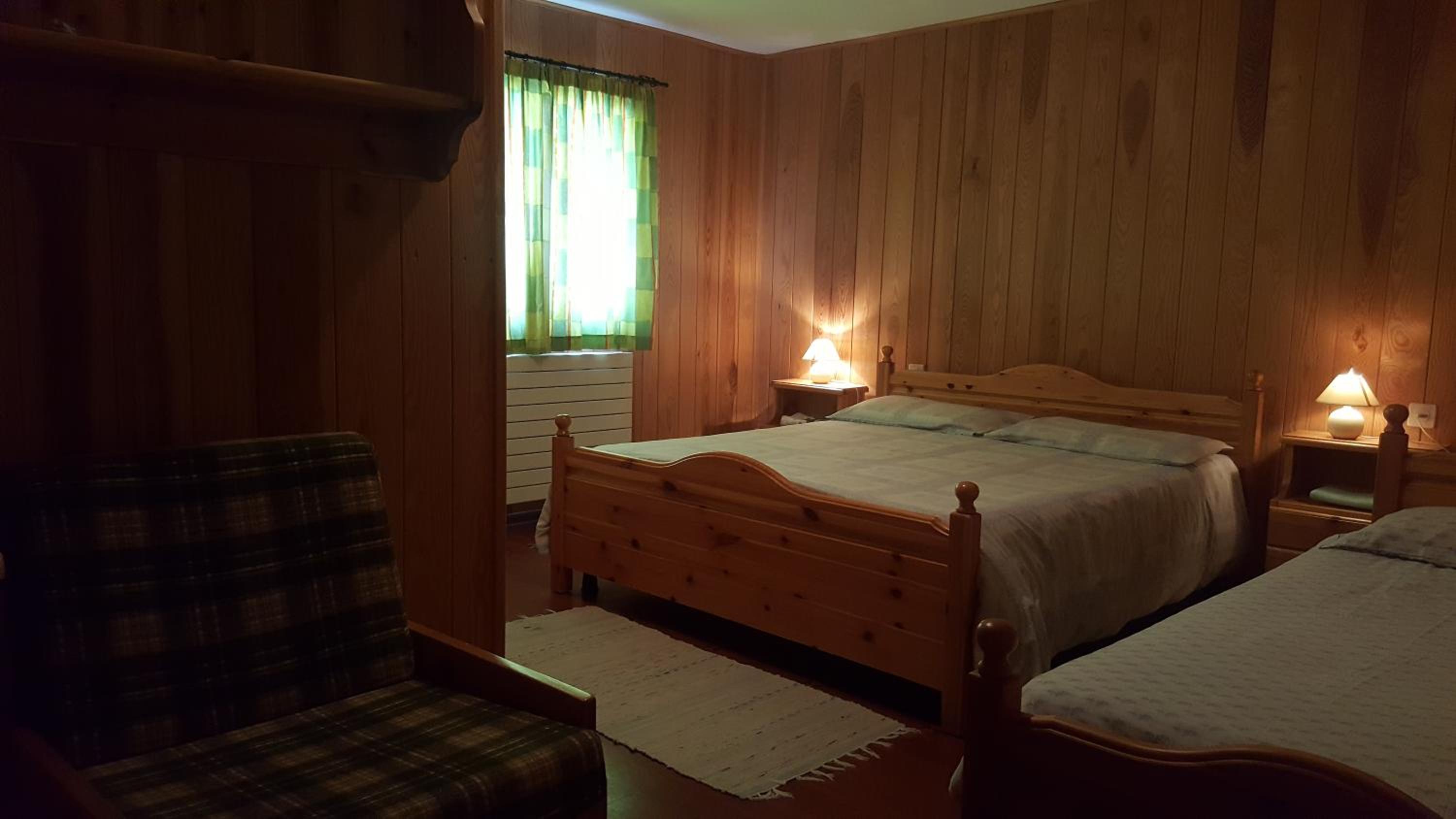 Quadruple Room with Private Bathroom photo 1