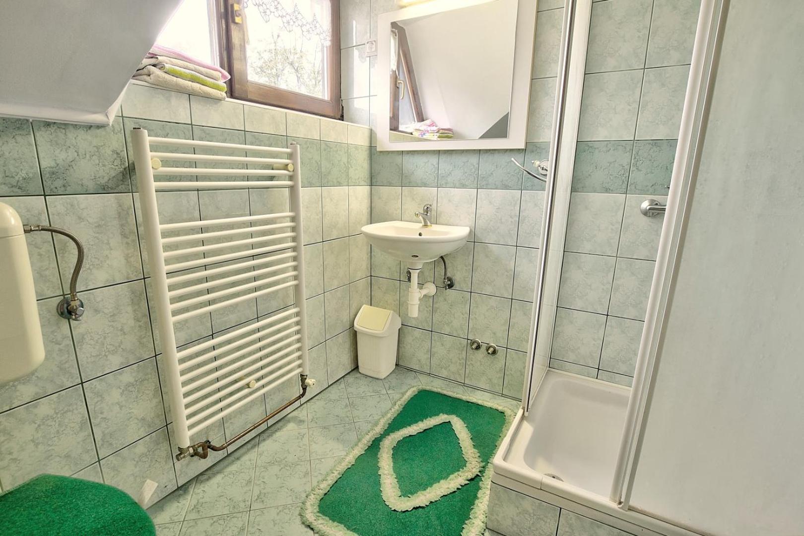 Double Room with Private Bathroom - Photo 14