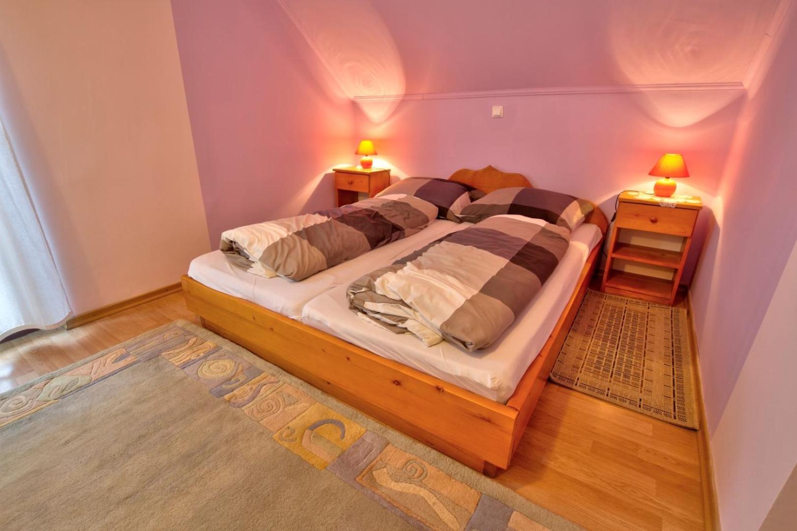 Double Room with Private Bathroom - Photo 16
