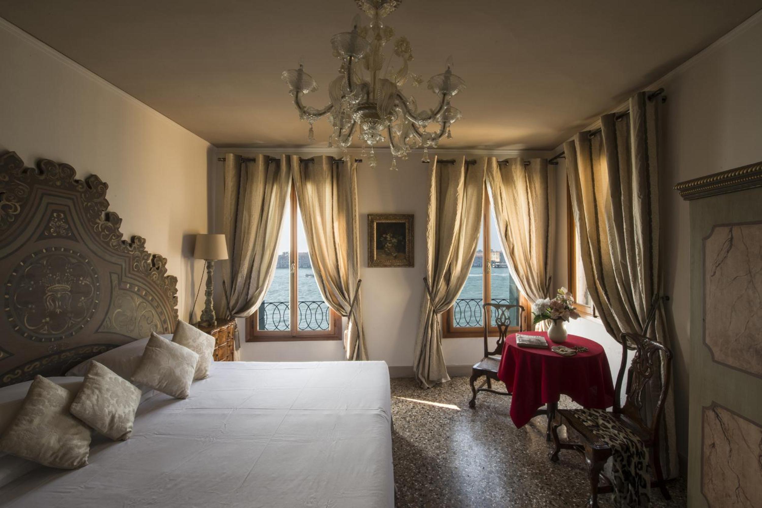 Junior Suite with Canal View photo 1