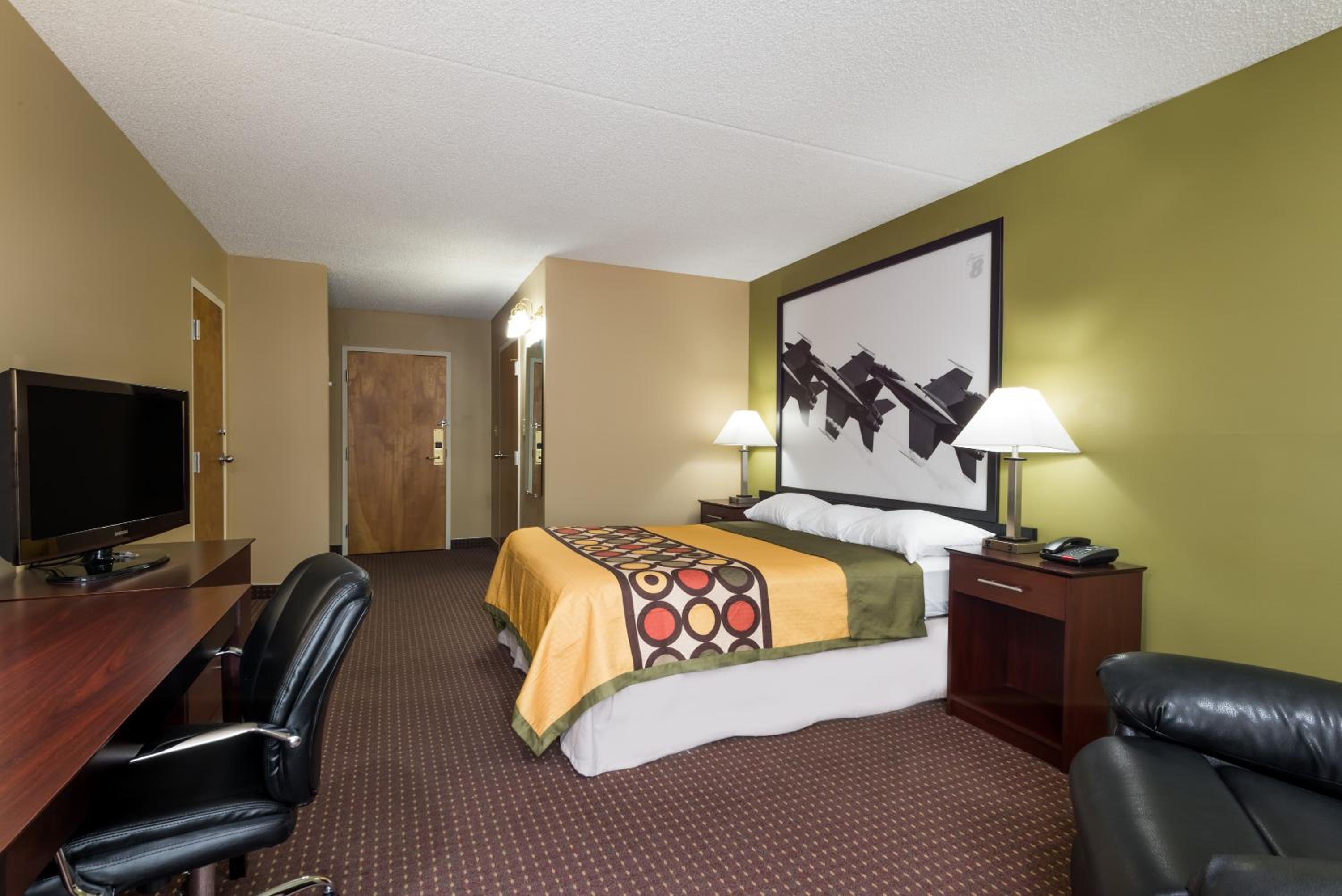 Queen Room - Mobility Access/Non-Smoking - Photo 4