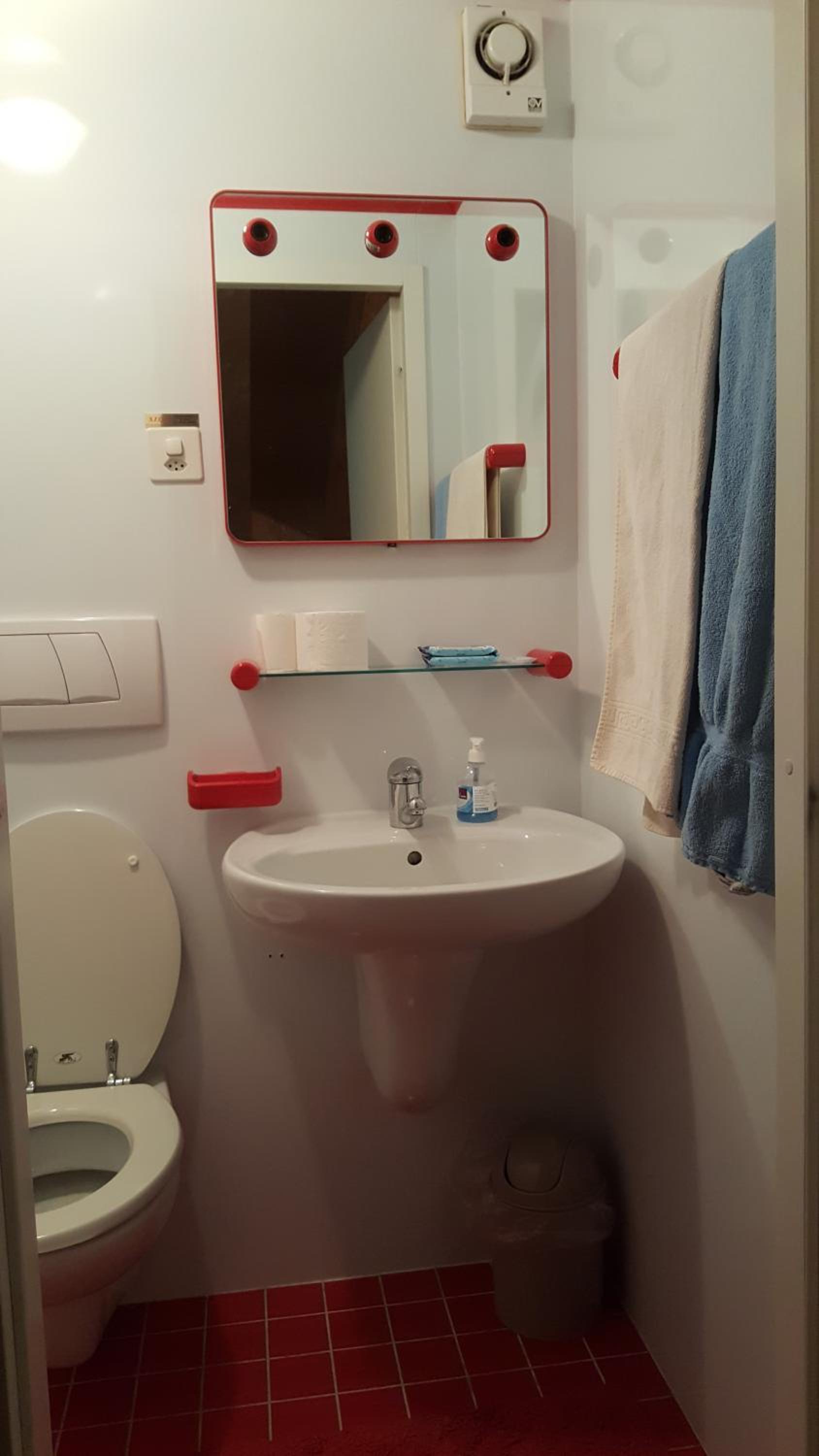 Quadruple Room with Private Bathroom photo 3