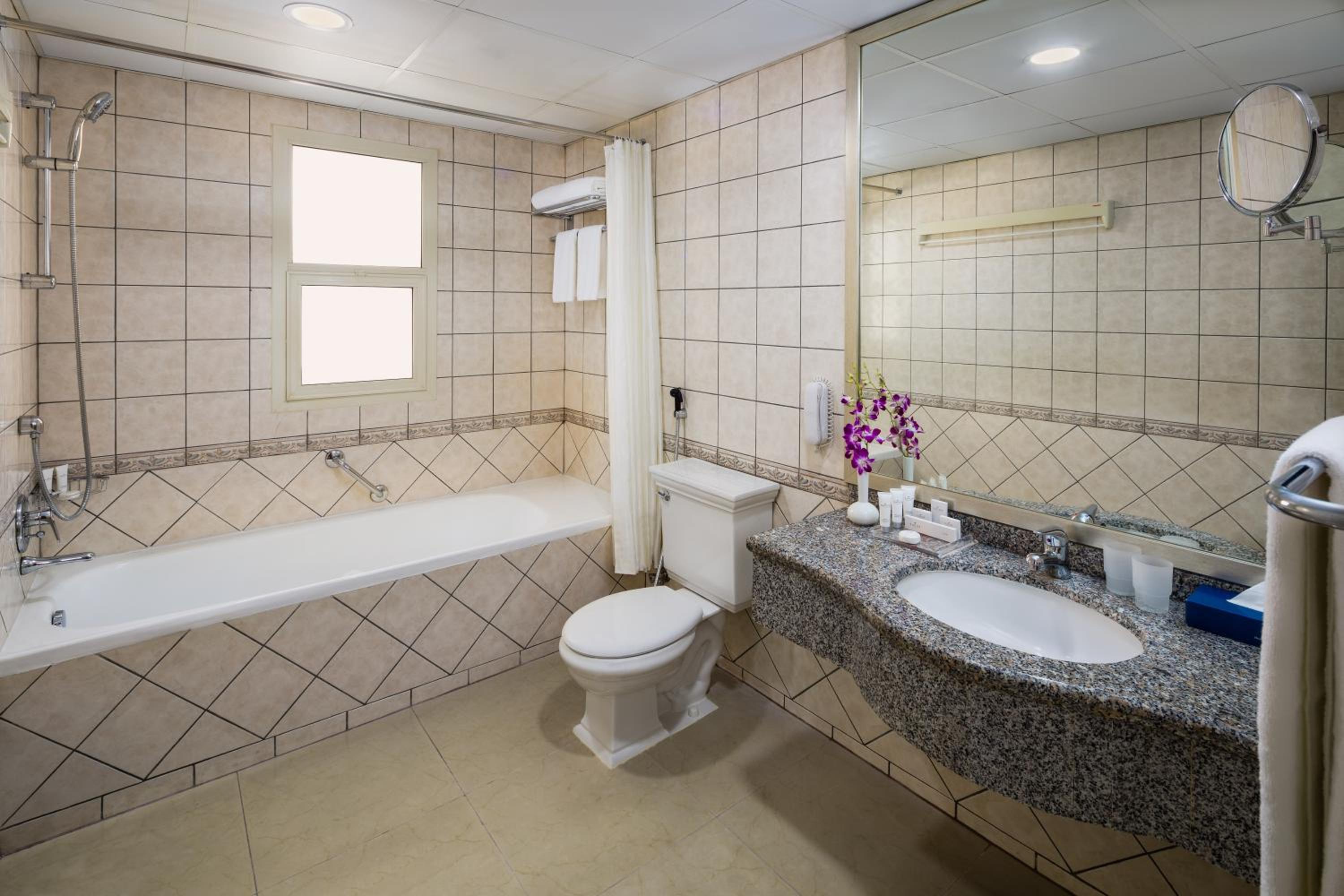 Executive Studio with Balcony - 20% Discount on Food, Beverages and Laundry. 10am Early Check-In and 2pm Late Check-Out (Subject to Availability) photo 2