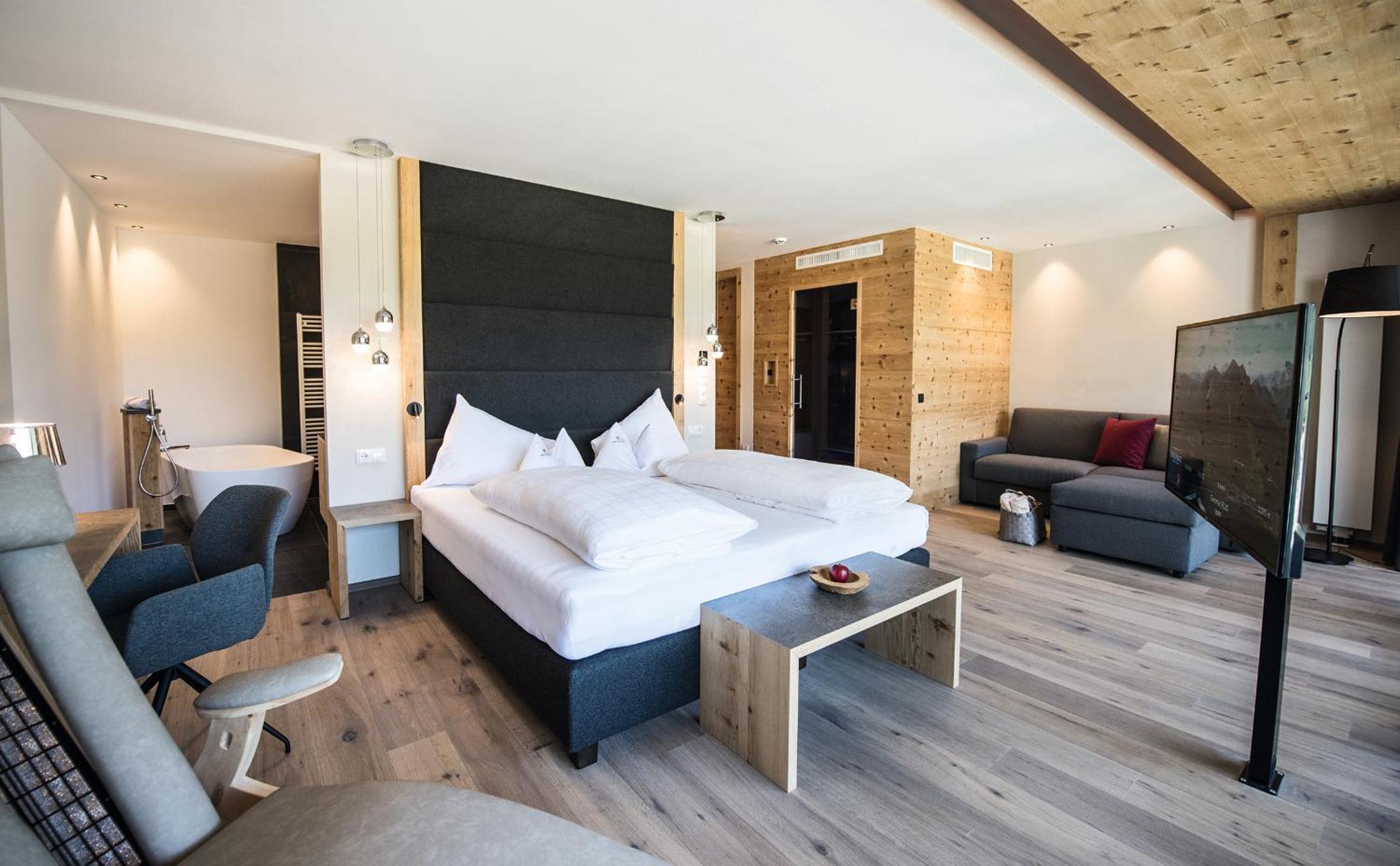 Deluxe King Suite Romantic Dream - Photo 1