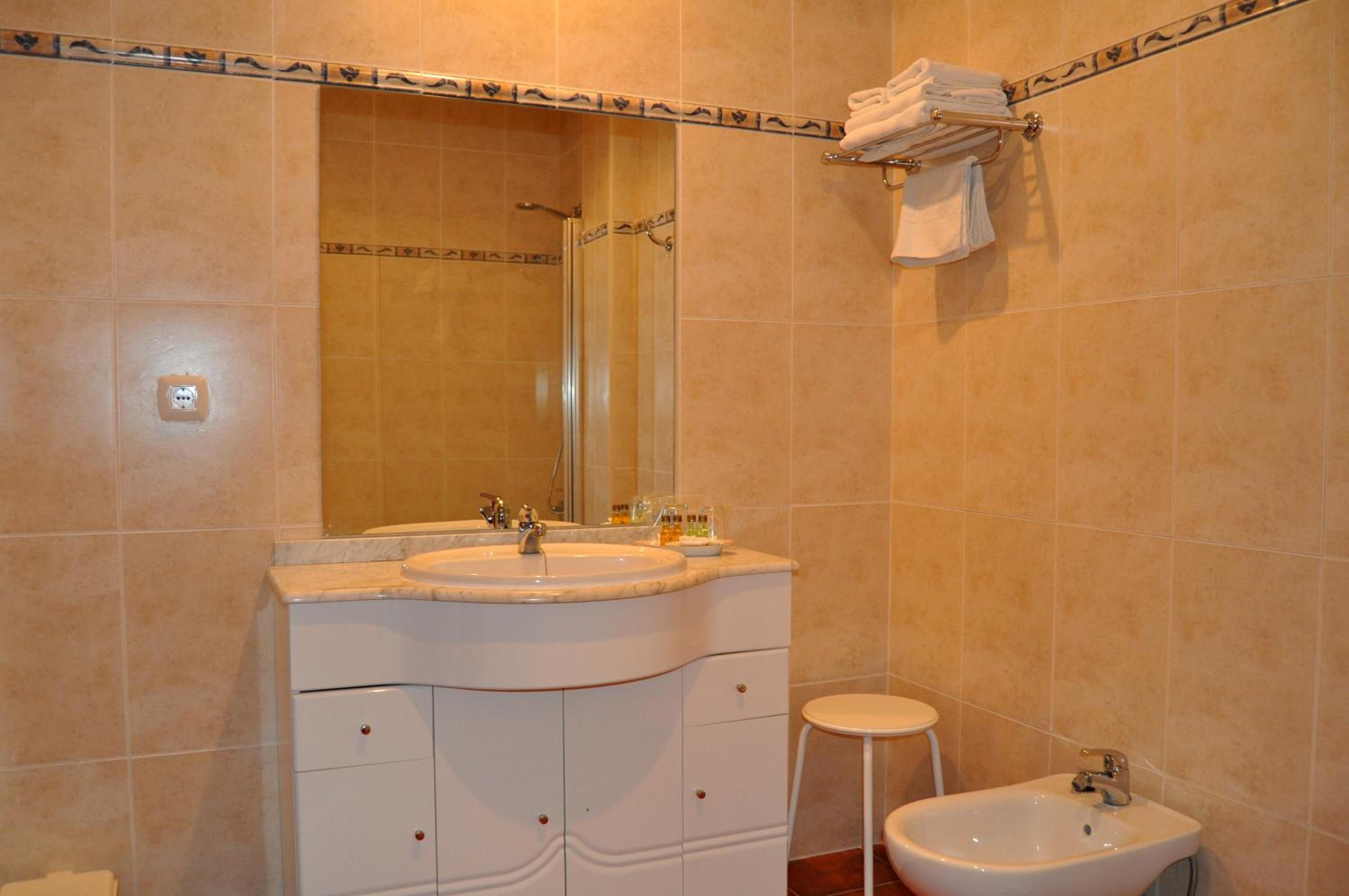 Double Room - Disability Access photo 2