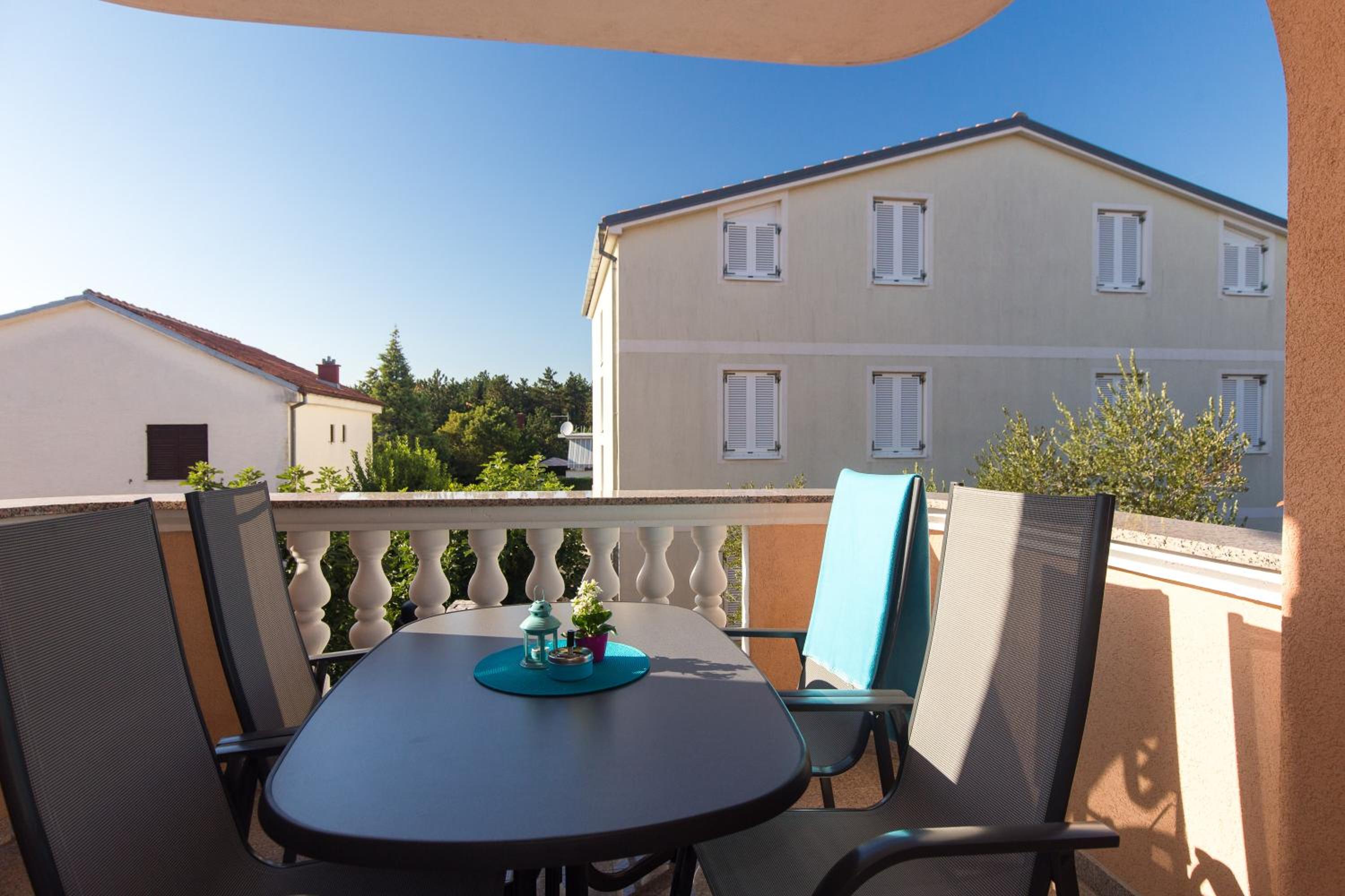 Apartment with Balcony photo 2
