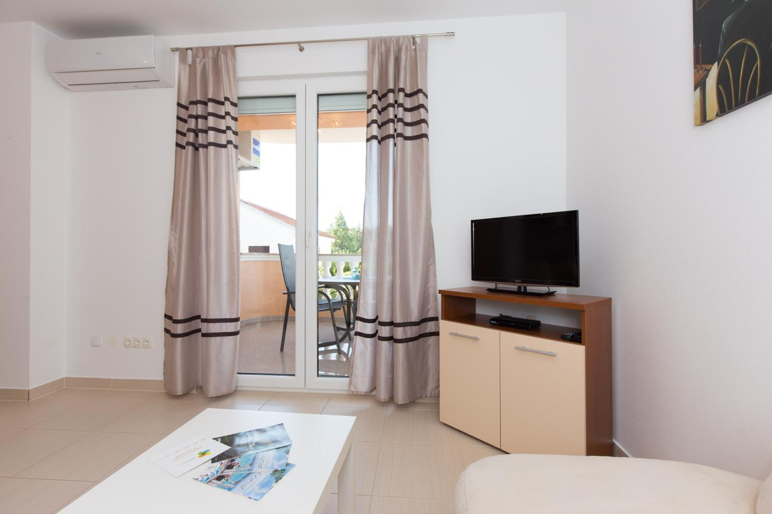 Apartment with Balcony photo 3