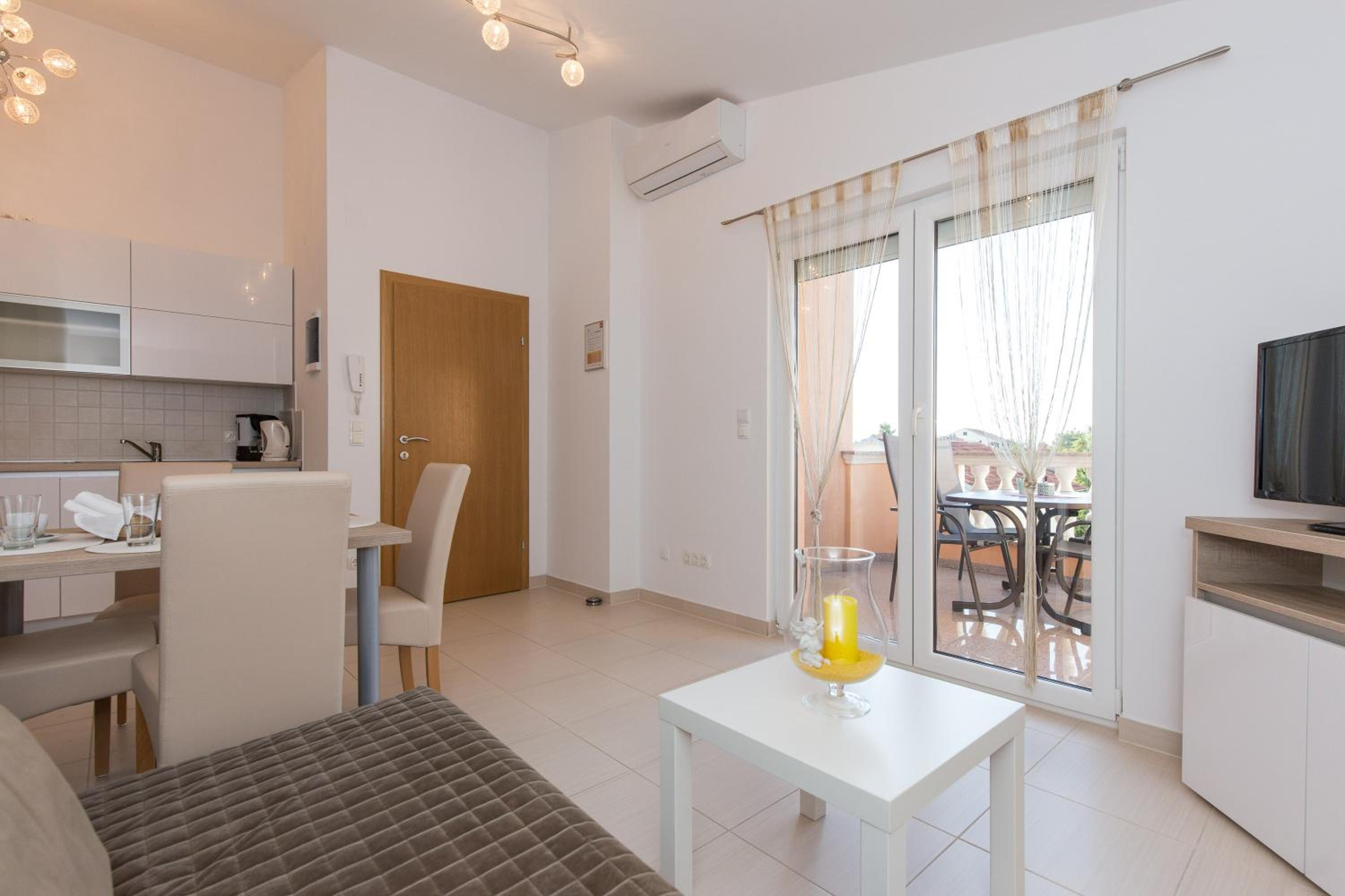 Apartment with Balcony photo 1