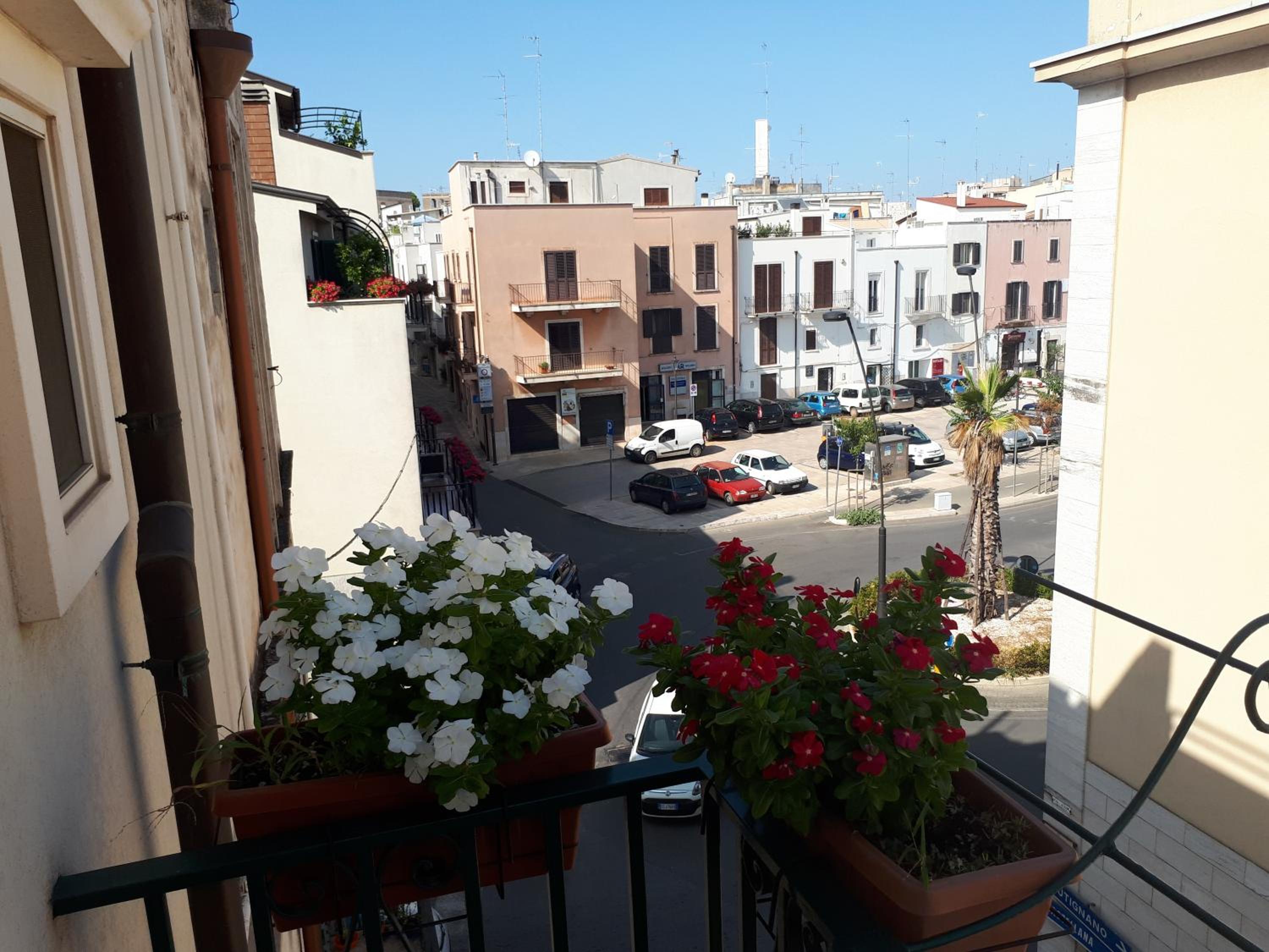 Apartment with Balcony - Photo 11